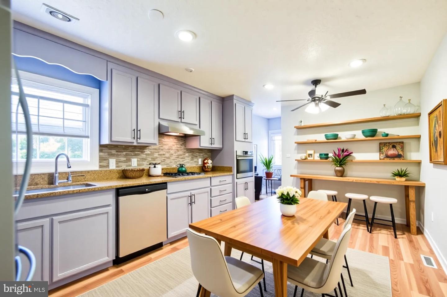 125 OAK VIEW DR SE, LEESBURG, Virginia 20175, 4 Bedrooms Bedrooms, ,2 BathroomsBathrooms,Residential,For sale,125 OAK VIEW DR SE,VALO2095906 MLS # VALO2095906
