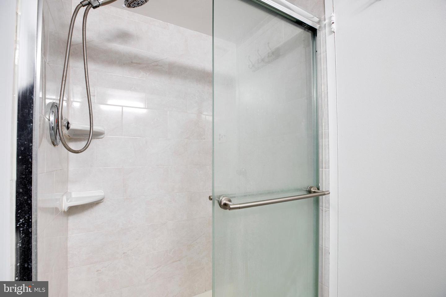 9737 KINGS CROWN CT #102, FAIRFAX, Virginia 22031, 2 Bedrooms Bedrooms, ,2 BathroomsBathrooms,Residential,For sale,9737 KINGS CROWN CT #102,VAFX2240100 MLS # VAFX2240100