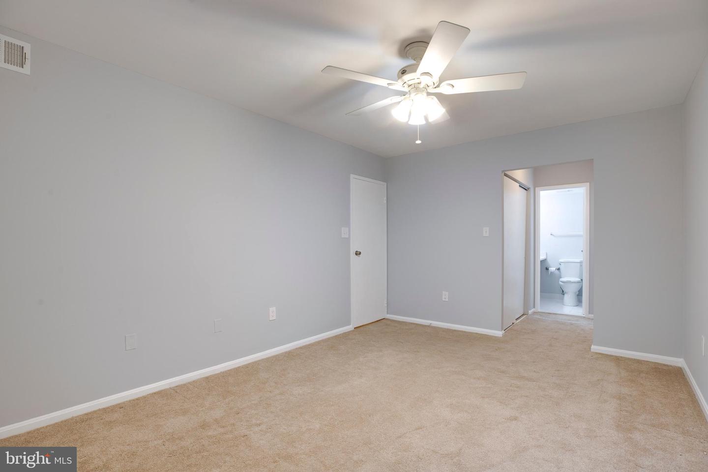 9737 KINGS CROWN CT #102, FAIRFAX, Virginia 22031, 2 Bedrooms Bedrooms, ,2 BathroomsBathrooms,Residential,For sale,9737 KINGS CROWN CT #102,VAFX2240100 MLS # VAFX2240100