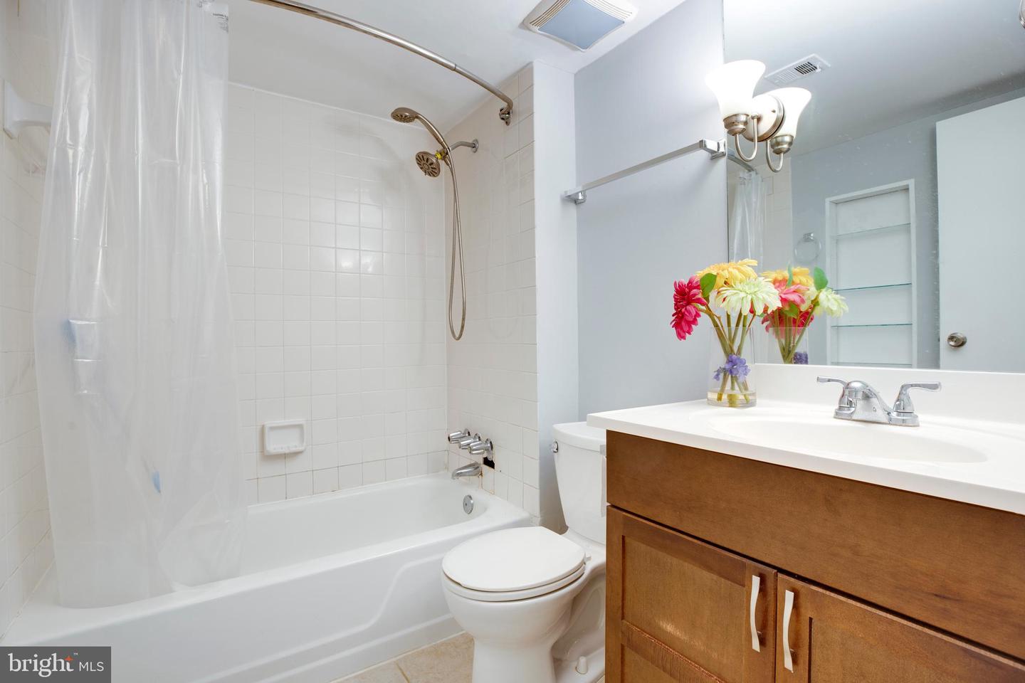 9737 KINGS CROWN CT #102, FAIRFAX, Virginia 22031, 2 Bedrooms Bedrooms, ,2 BathroomsBathrooms,Residential,For sale,9737 KINGS CROWN CT #102,VAFX2240100 MLS # VAFX2240100