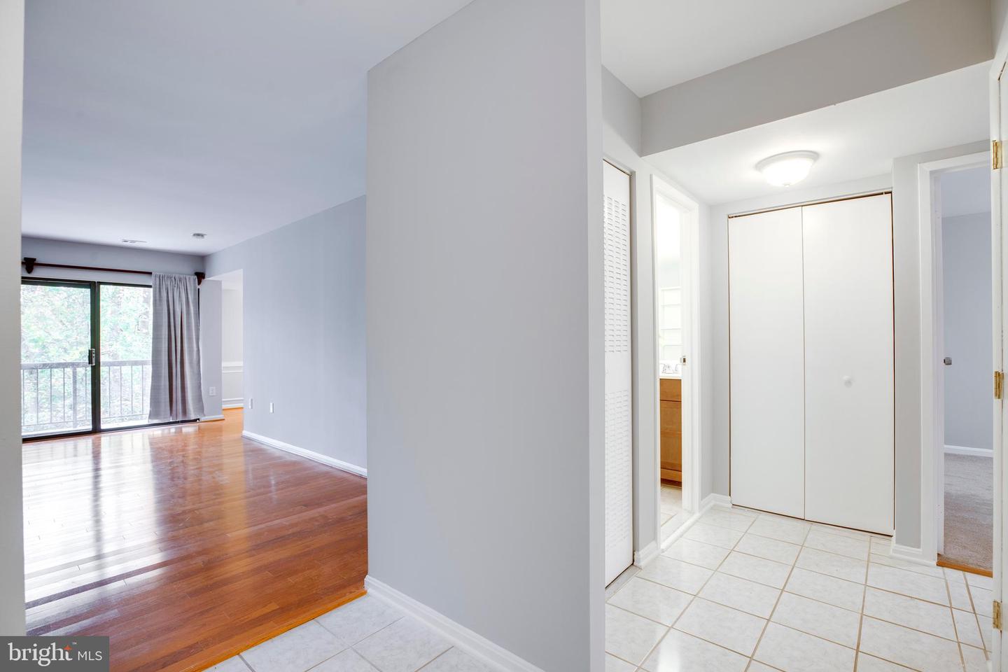 9737 KINGS CROWN CT #102, FAIRFAX, Virginia 22031, 2 Bedrooms Bedrooms, ,2 BathroomsBathrooms,Residential,For sale,9737 KINGS CROWN CT #102,VAFX2240100 MLS # VAFX2240100