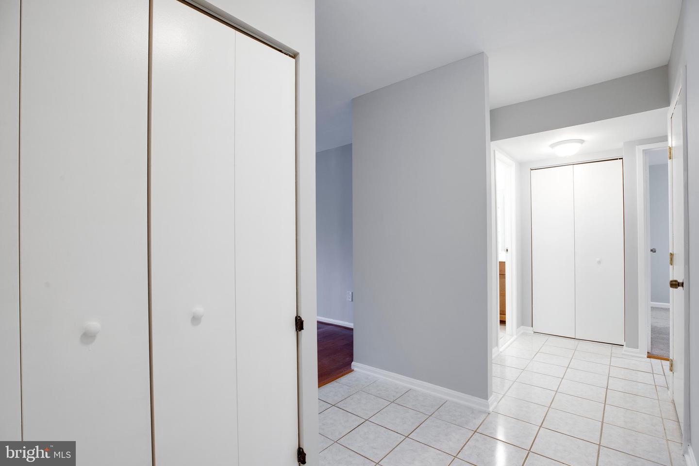 9737 KINGS CROWN CT #102, FAIRFAX, Virginia 22031, 2 Bedrooms Bedrooms, ,2 BathroomsBathrooms,Residential,For sale,9737 KINGS CROWN CT #102,VAFX2240100 MLS # VAFX2240100