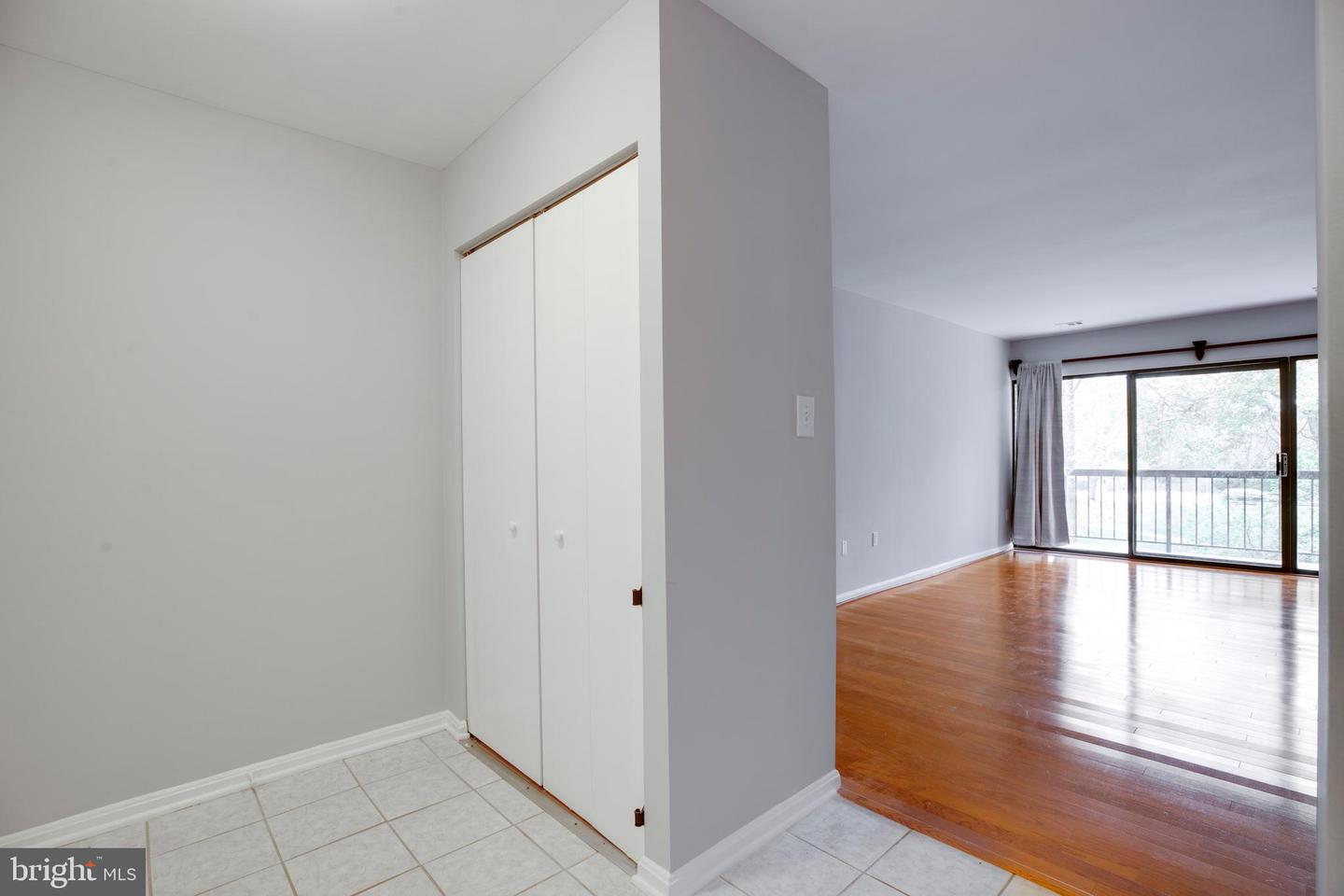 9737 KINGS CROWN CT #102, FAIRFAX, Virginia 22031, 2 Bedrooms Bedrooms, ,2 BathroomsBathrooms,Residential,For sale,9737 KINGS CROWN CT #102,VAFX2240100 MLS # VAFX2240100