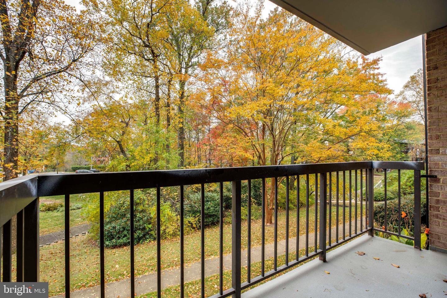 9737 KINGS CROWN CT #102, FAIRFAX, Virginia 22031, 2 Bedrooms Bedrooms, ,2 BathroomsBathrooms,Residential,For sale,9737 KINGS CROWN CT #102,VAFX2240100 MLS # VAFX2240100