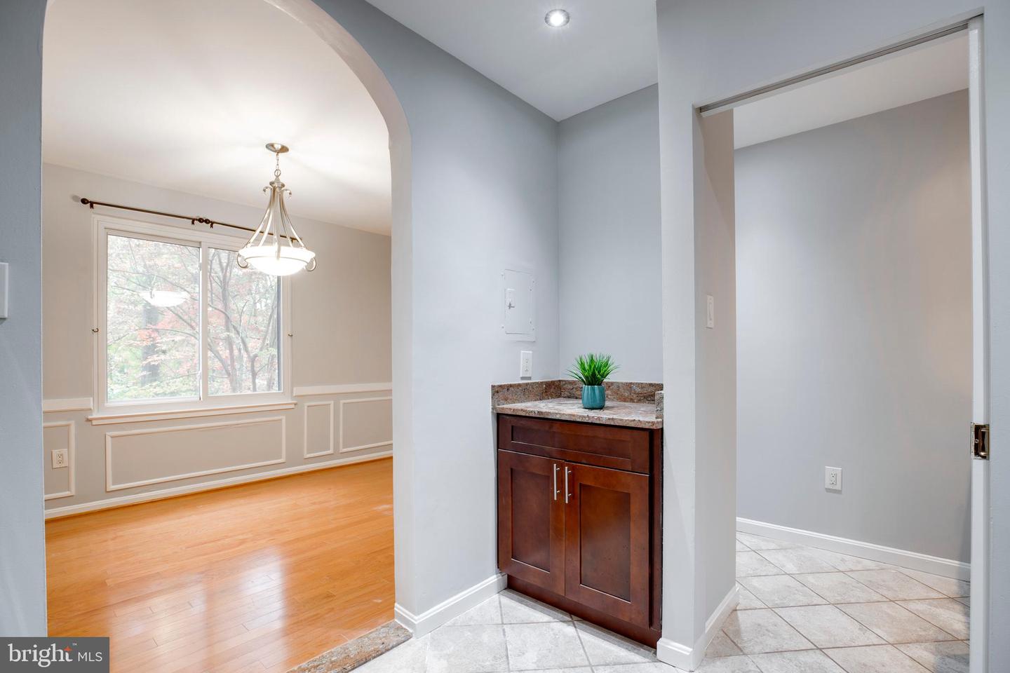 9737 KINGS CROWN CT #102, FAIRFAX, Virginia 22031, 2 Bedrooms Bedrooms, ,2 BathroomsBathrooms,Residential,For sale,9737 KINGS CROWN CT #102,VAFX2240100 MLS # VAFX2240100