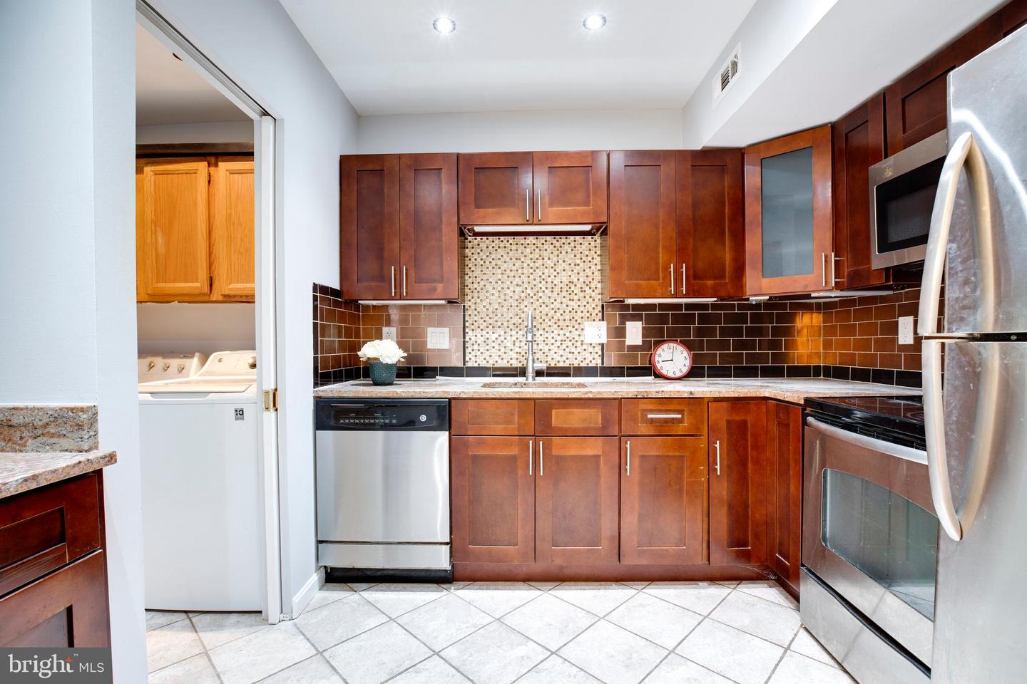 9737 KINGS CROWN CT #102, FAIRFAX, Virginia 22031, 2 Bedrooms Bedrooms, ,2 BathroomsBathrooms,Residential,For sale,9737 KINGS CROWN CT #102,VAFX2240100 MLS # VAFX2240100