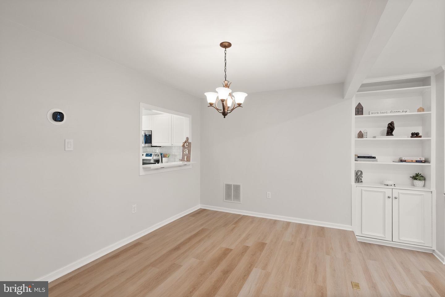9882 HIGH WATER CT, BURKE, Virginia 22015, 3 Bedrooms Bedrooms, ,2 BathroomsBathrooms,Residential,For sale,9882 HIGH WATER CT,VAFX2240130 MLS # VAFX2240130