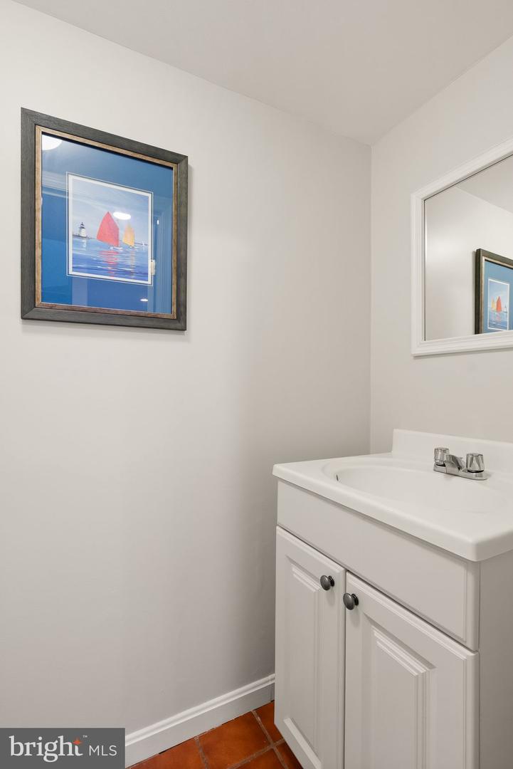 9882 HIGH WATER CT, BURKE, Virginia 22015, 3 Bedrooms Bedrooms, ,2 BathroomsBathrooms,Residential,For sale,9882 HIGH WATER CT,VAFX2240130 MLS # VAFX2240130