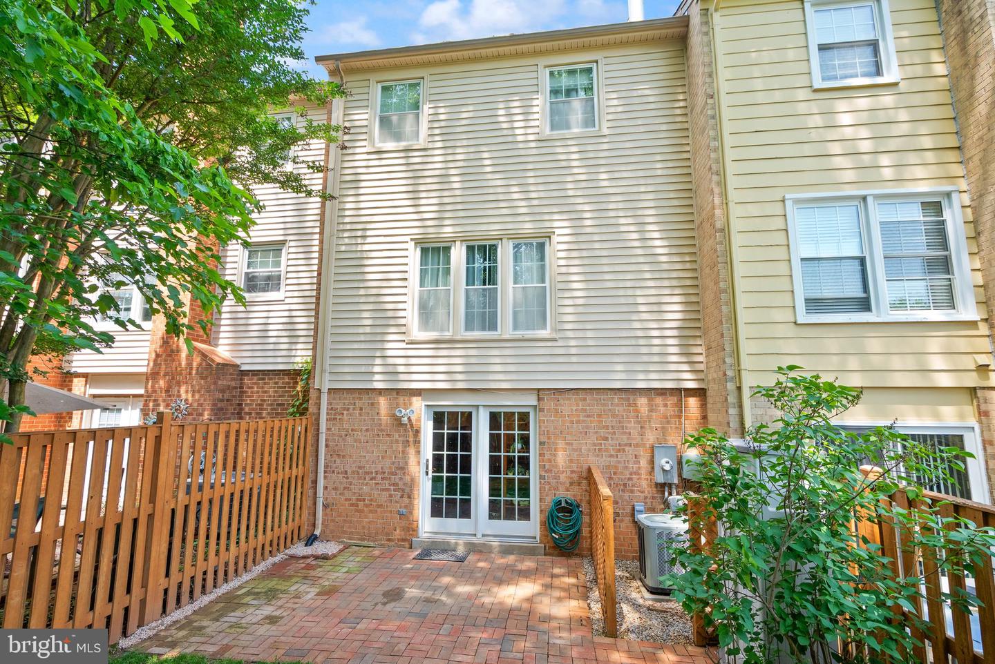 9882 HIGH WATER CT, BURKE, Virginia 22015, 3 Bedrooms Bedrooms, ,2 BathroomsBathrooms,Residential,For sale,9882 HIGH WATER CT,VAFX2240130 MLS # VAFX2240130