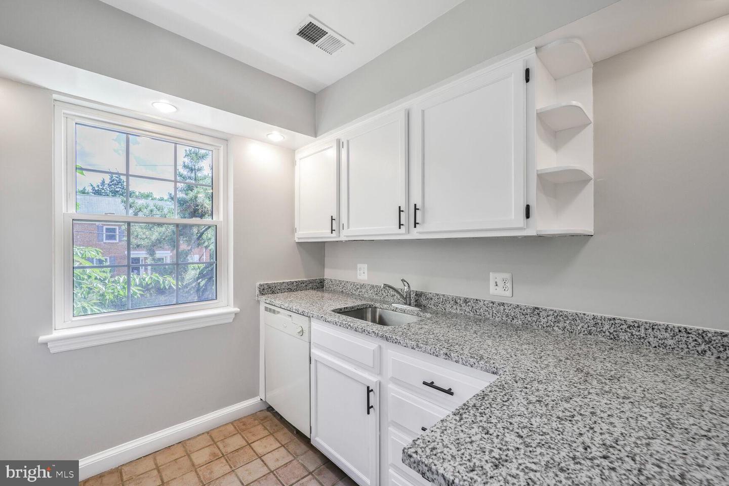 2101 N TAFT ST #123, ARLINGTON, Virginia 22201, 2 Bedrooms Bedrooms, 5 Rooms Rooms,1 BathroomBathrooms,Residential,For sale,2101 N TAFT ST #123,VAAR2057428 MLS # VAAR2057428