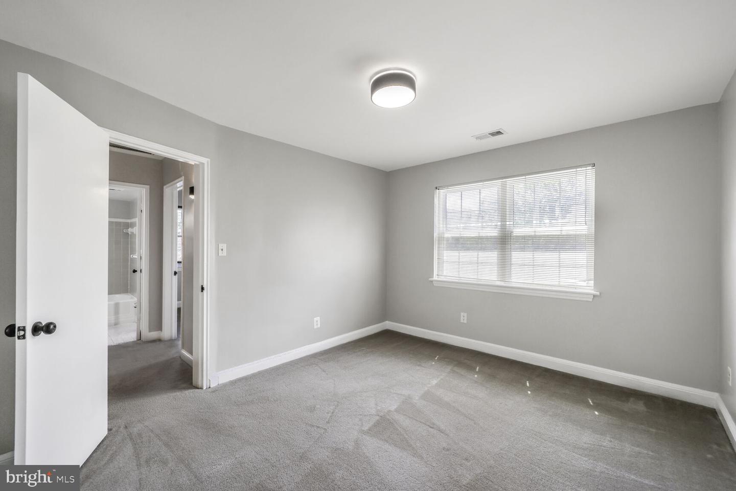 2101 N TAFT ST #123, ARLINGTON, Virginia 22201, 2 Bedrooms Bedrooms, 5 Rooms Rooms,1 BathroomBathrooms,Residential,For sale,2101 N TAFT ST #123,VAAR2057428 MLS # VAAR2057428