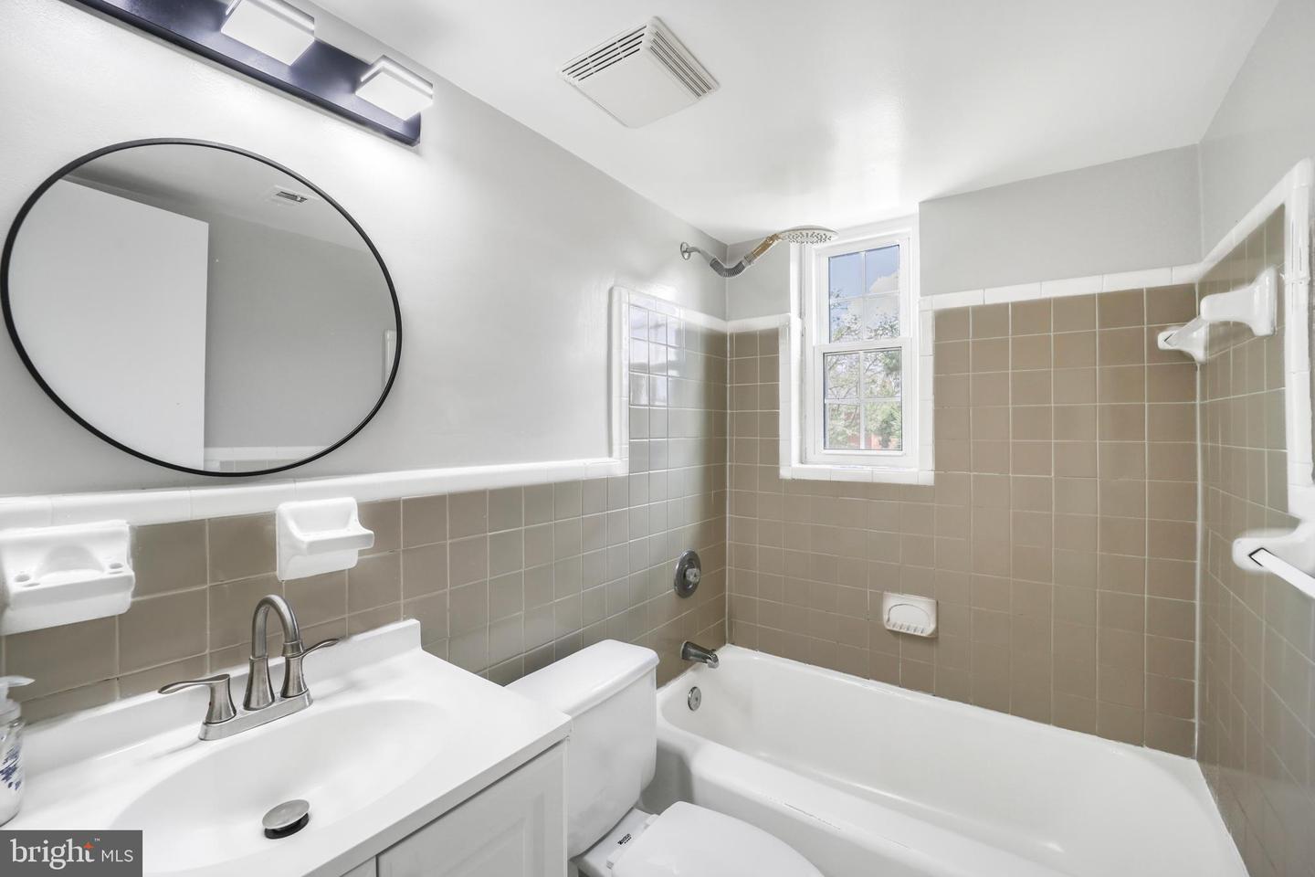 2101 N TAFT ST #123, ARLINGTON, Virginia 22201, 2 Bedrooms Bedrooms, 5 Rooms Rooms,1 BathroomBathrooms,Residential,For sale,2101 N TAFT ST #123,VAAR2057428 MLS # VAAR2057428