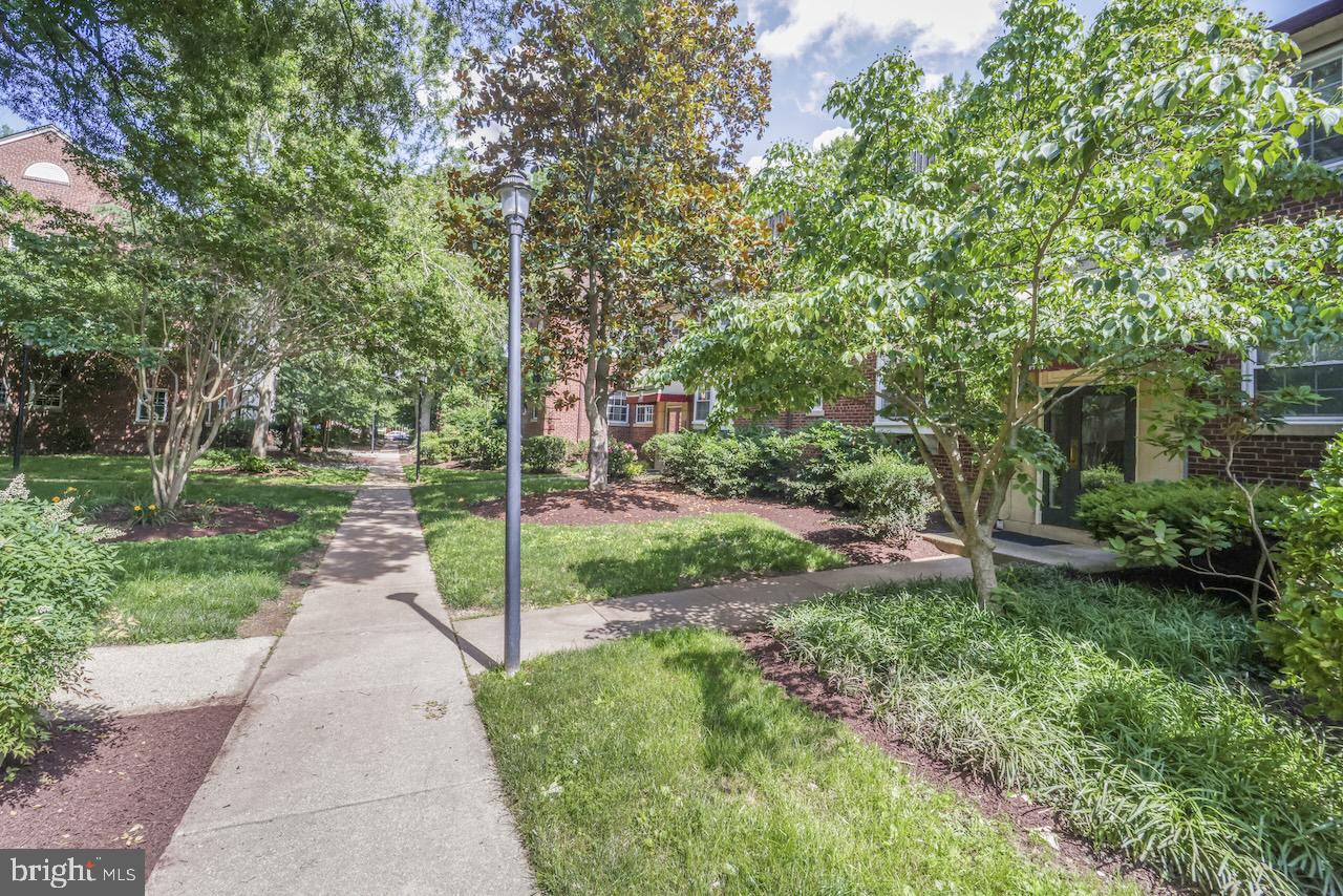 2101 N TAFT ST #123, ARLINGTON, Virginia 22201, 2 Bedrooms Bedrooms, 5 Rooms Rooms,1 BathroomBathrooms,Residential,For sale,2101 N TAFT ST #123,VAAR2057428 MLS # VAAR2057428