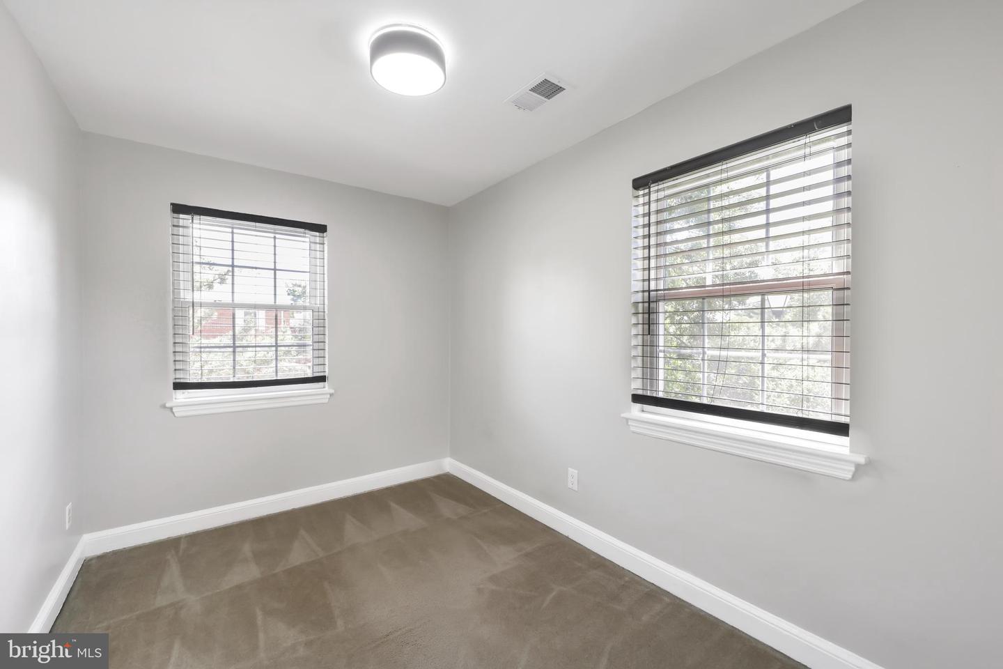 2101 N TAFT ST #123, ARLINGTON, Virginia 22201, 2 Bedrooms Bedrooms, 5 Rooms Rooms,1 BathroomBathrooms,Residential,For sale,2101 N TAFT ST #123,VAAR2057428 MLS # VAAR2057428