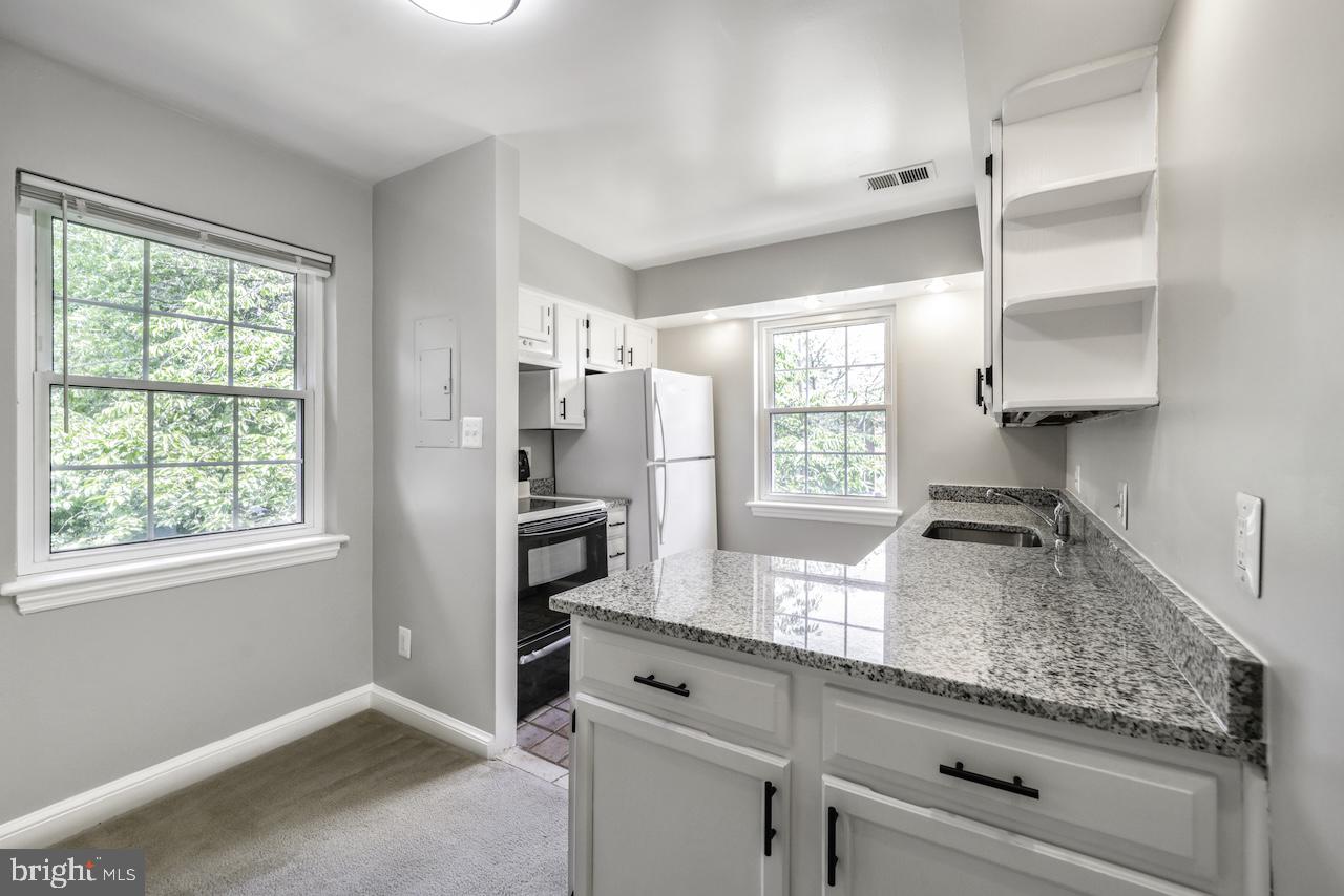 2101 N TAFT ST #123, ARLINGTON, Virginia 22201, 2 Bedrooms Bedrooms, 5 Rooms Rooms,1 BathroomBathrooms,Residential,For sale,2101 N TAFT ST #123,VAAR2057428 MLS # VAAR2057428