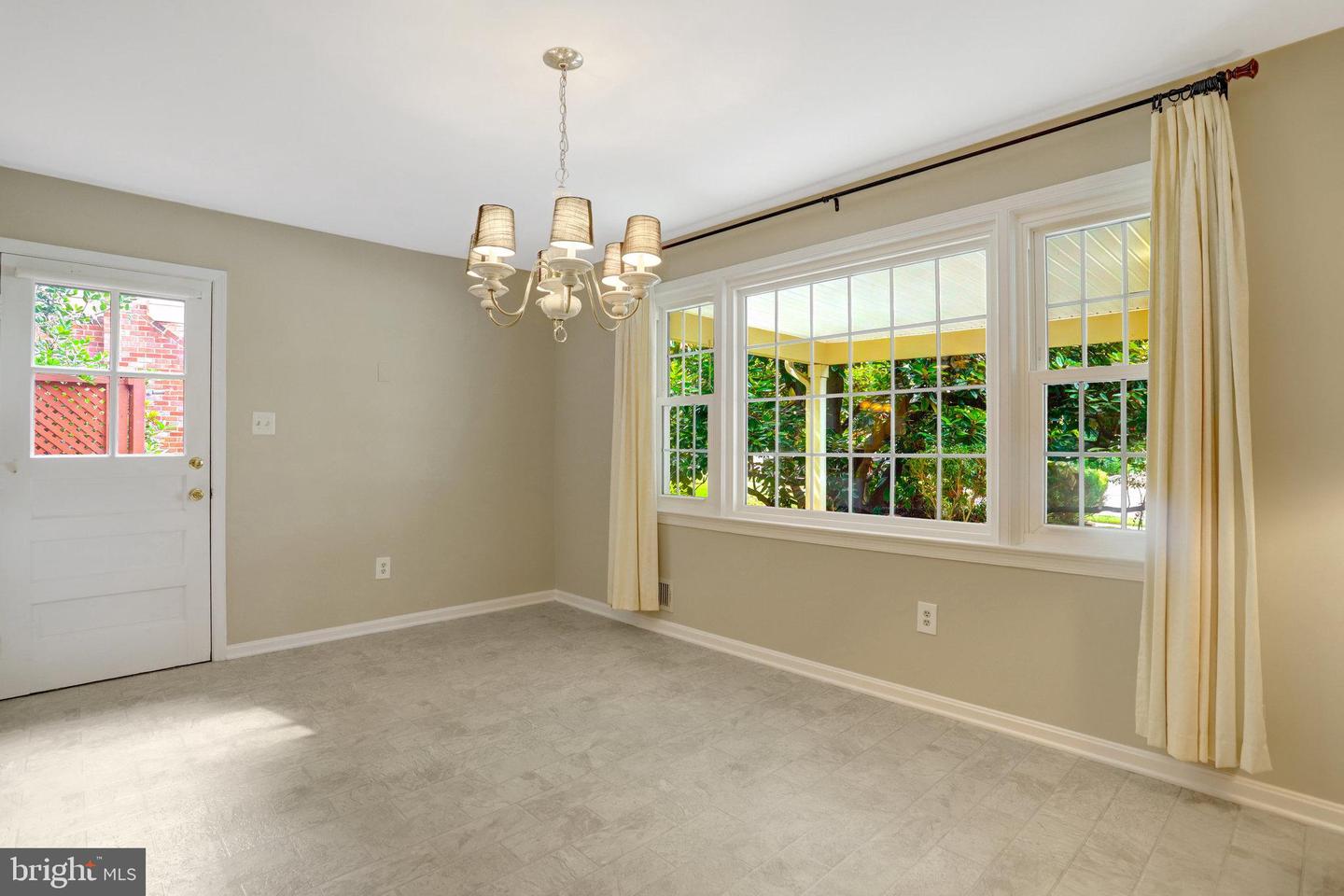 8706 FOX RIDGE RD, SPRINGFIELD, Virginia 22152, 4 Bedrooms Bedrooms, ,3 BathroomsBathrooms,Residential,For sale,8706 FOX RIDGE RD,VAFX2241576 MLS # VAFX2241576