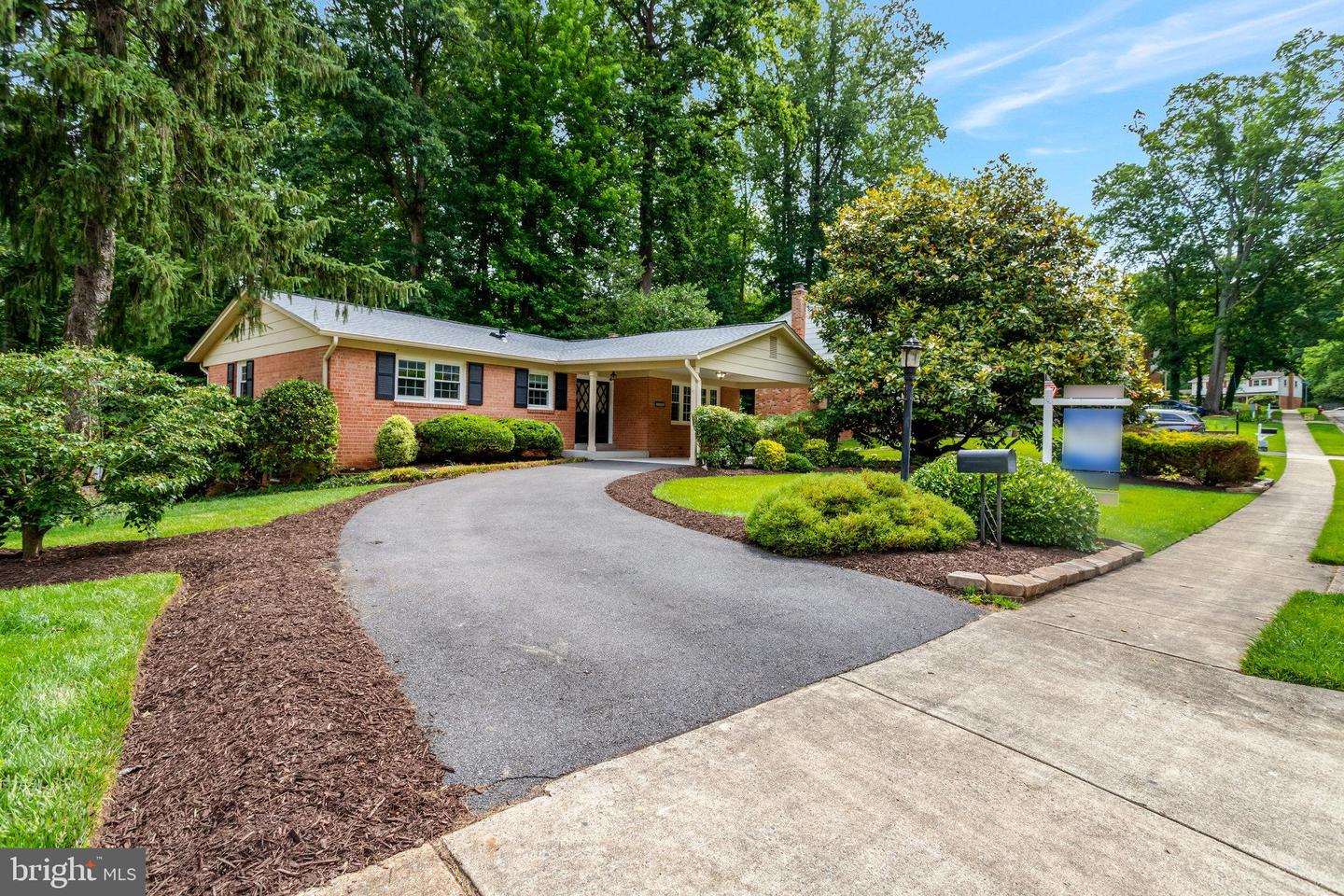 8706 FOX RIDGE RD, SPRINGFIELD, Virginia 22152, 4 Bedrooms Bedrooms, ,3 BathroomsBathrooms,Residential,For sale,8706 FOX RIDGE RD,VAFX2241576 MLS # VAFX2241576