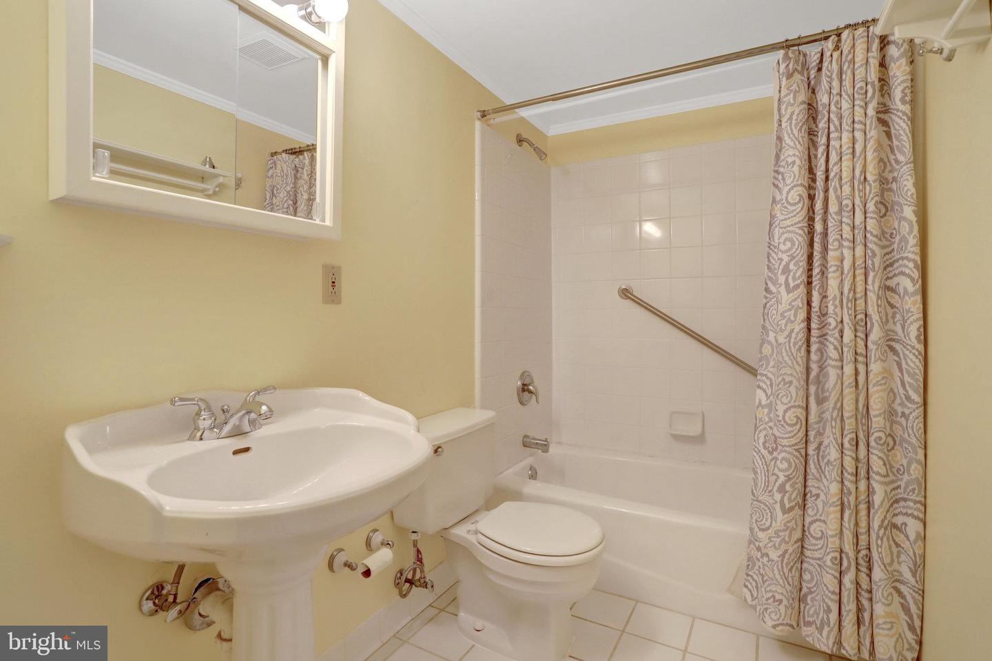 8706 FOX RIDGE RD, SPRINGFIELD, Virginia 22152, 4 Bedrooms Bedrooms, ,3 BathroomsBathrooms,Residential,For sale,8706 FOX RIDGE RD,VAFX2241576 MLS # VAFX2241576