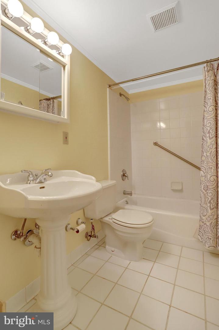 8706 FOX RIDGE RD, SPRINGFIELD, Virginia 22152, 4 Bedrooms Bedrooms, ,3 BathroomsBathrooms,Residential,For sale,8706 FOX RIDGE RD,VAFX2241576 MLS # VAFX2241576