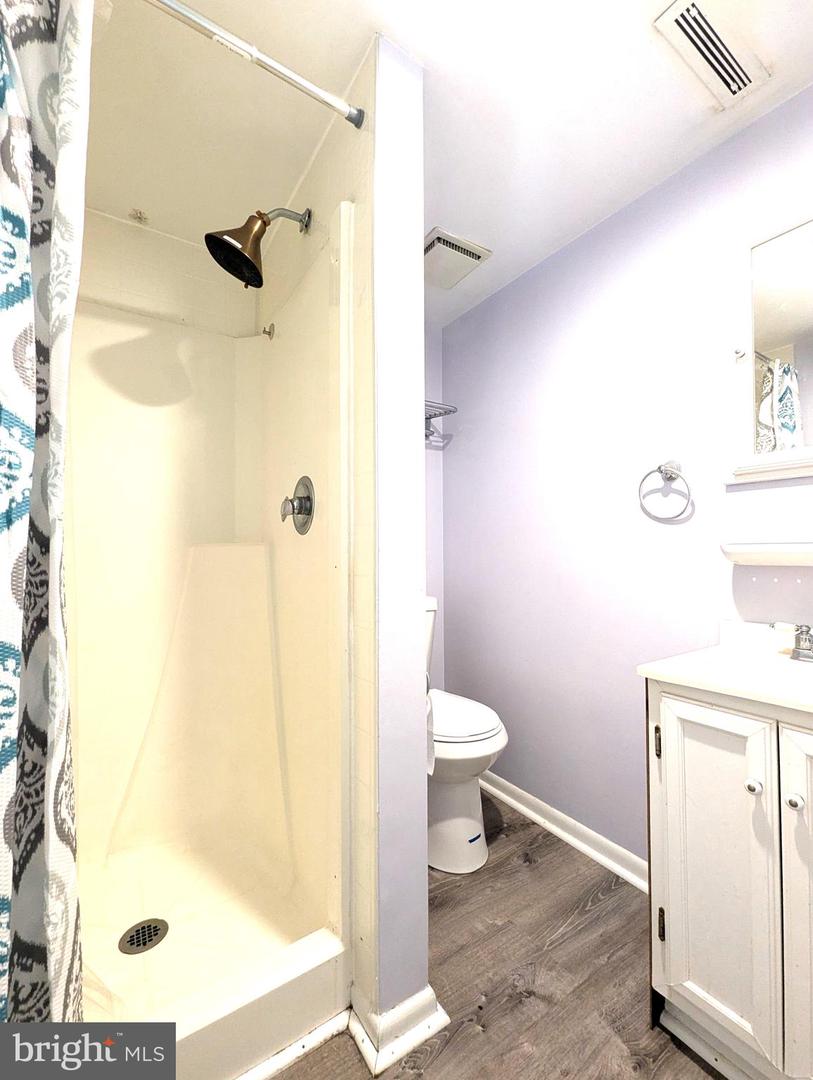 2104 JEFFERSON PARK AVE #D, CHARLOTTESVILLE, Virginia 22903, 3 Bedrooms Bedrooms, 8 Rooms Rooms,2 BathroomsBathrooms,Residential,For sale,2104 JEFFERSON PARK AVE #D,VAAB2000994 MLS # VAAB2000994