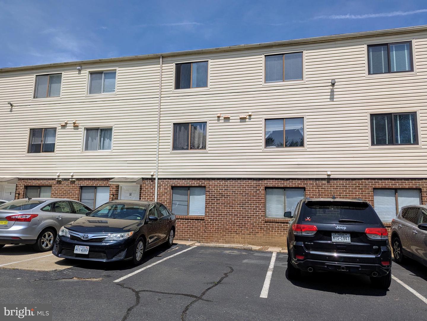 2104 JEFFERSON PARK AVE #D, CHARLOTTESVILLE, Virginia 22903, 3 Bedrooms Bedrooms, 8 Rooms Rooms,2 BathroomsBathrooms,Residential,For sale,2104 JEFFERSON PARK AVE #D,VAAB2000994 MLS # VAAB2000994