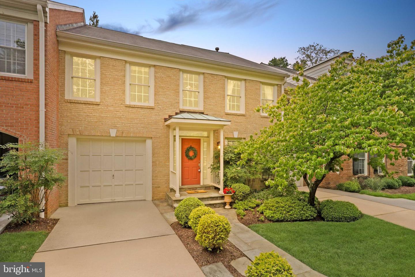 1564 MCLEAN COMMONS CT, MCLEAN, Virginia 22101, 3 Bedrooms Bedrooms, ,4 BathroomsBathrooms,Residential,For sale,1564 MCLEAN COMMONS CT,VAFX2242628 MLS # VAFX2242628