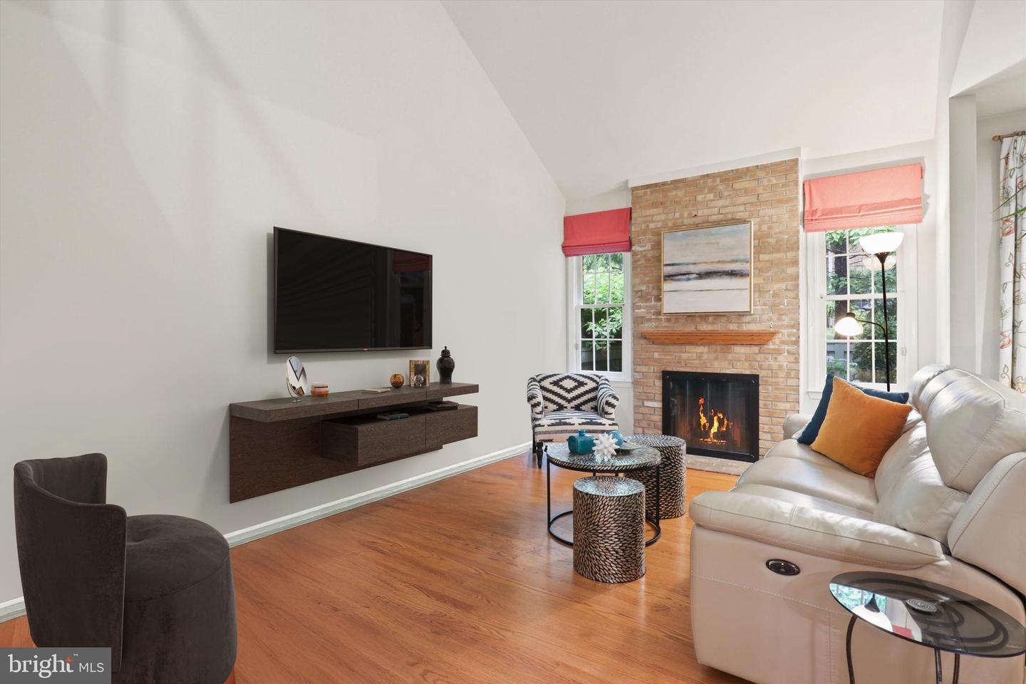 1564 MCLEAN COMMONS CT, MCLEAN, Virginia 22101, 3 Bedrooms Bedrooms, ,4 BathroomsBathrooms,Residential,For sale,1564 MCLEAN COMMONS CT,VAFX2242628 MLS # VAFX2242628