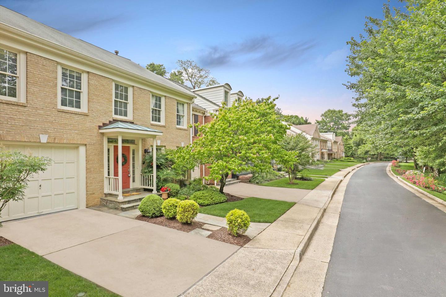 1564 MCLEAN COMMONS CT, MCLEAN, Virginia 22101, 3 Bedrooms Bedrooms, ,4 BathroomsBathrooms,Residential,For sale,1564 MCLEAN COMMONS CT,VAFX2242628 MLS # VAFX2242628