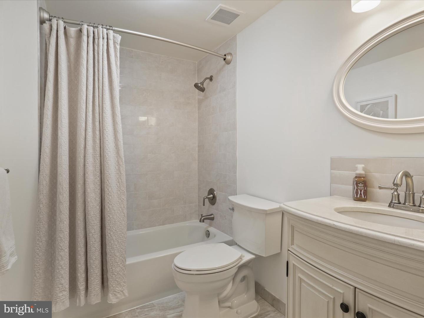 1564 MCLEAN COMMONS CT, MCLEAN, Virginia 22101, 3 Bedrooms Bedrooms, ,4 BathroomsBathrooms,Residential,For sale,1564 MCLEAN COMMONS CT,VAFX2242628 MLS # VAFX2242628