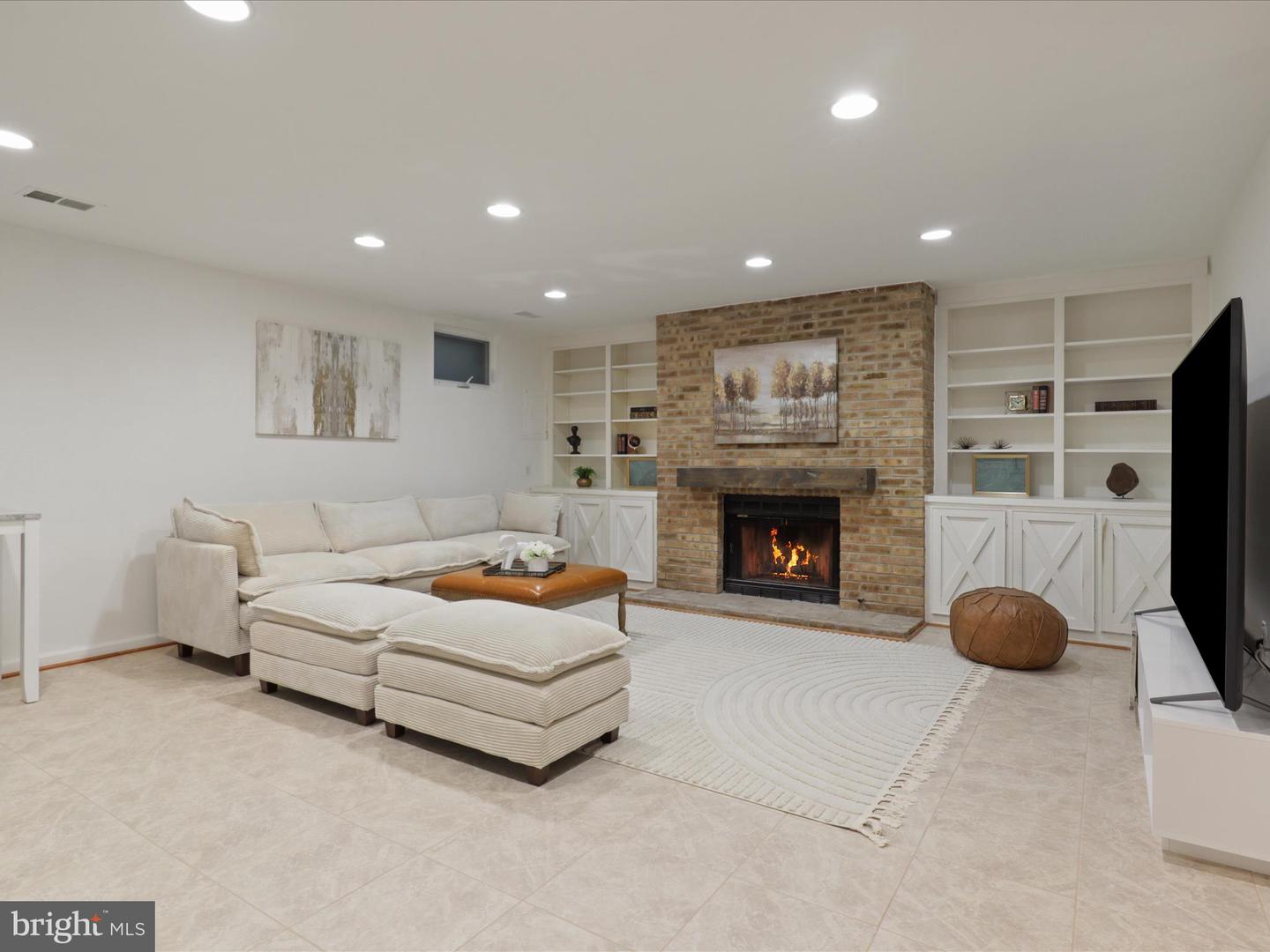 1564 MCLEAN COMMONS CT, MCLEAN, Virginia 22101, 3 Bedrooms Bedrooms, ,4 BathroomsBathrooms,Residential,For sale,1564 MCLEAN COMMONS CT,VAFX2242628 MLS # VAFX2242628