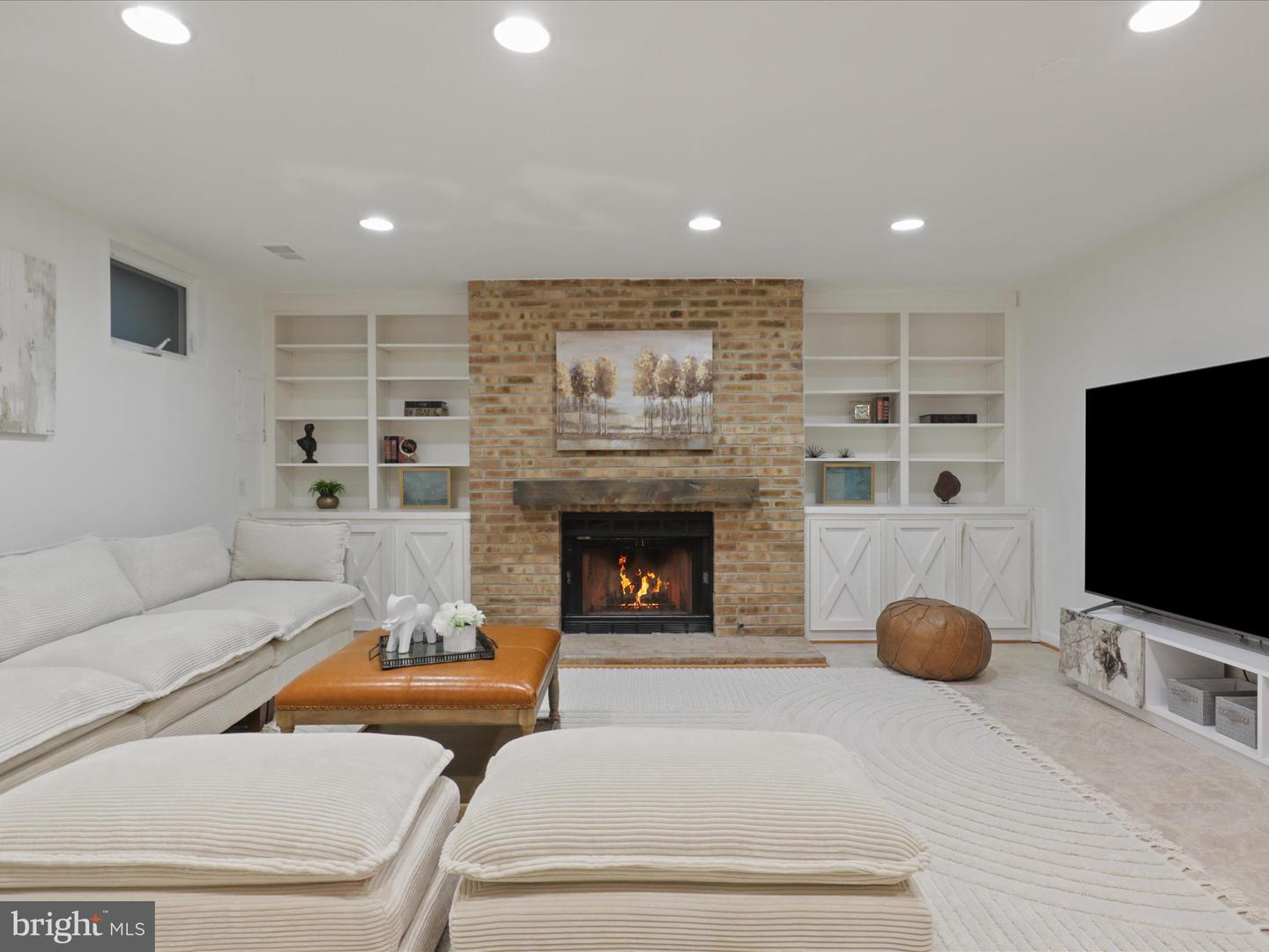 1564 MCLEAN COMMONS CT, MCLEAN, Virginia 22101, 3 Bedrooms Bedrooms, ,4 BathroomsBathrooms,Residential,For sale,1564 MCLEAN COMMONS CT,VAFX2242628 MLS # VAFX2242628