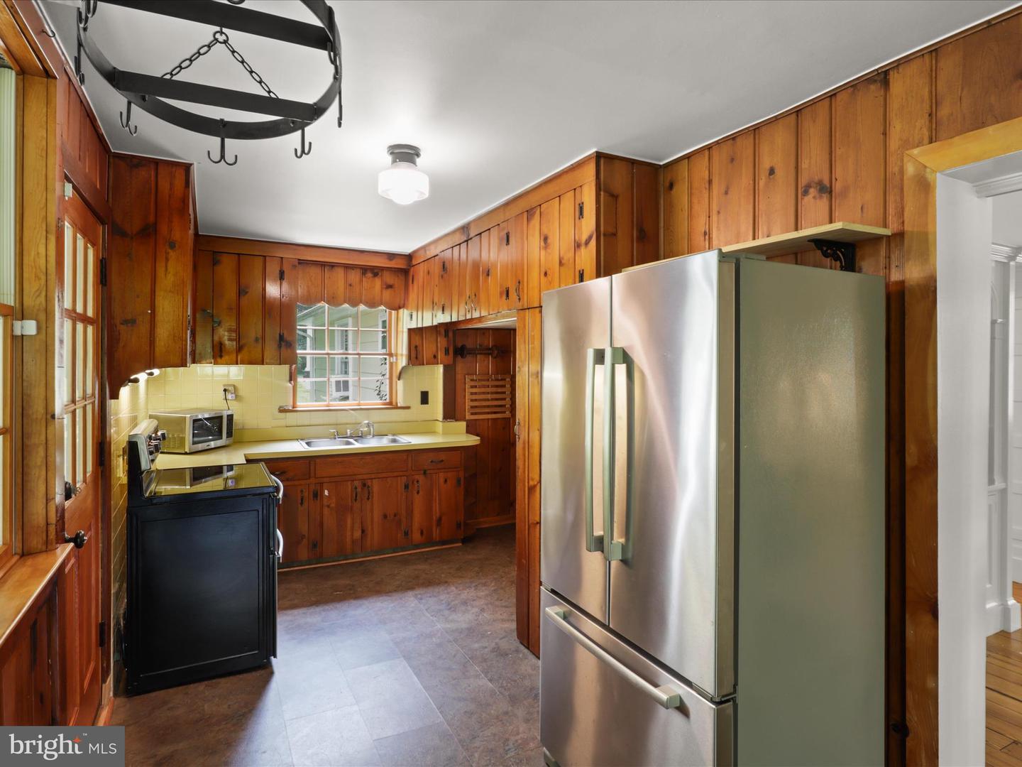 8301 CRESTRIDGE RD, FAIRFAX STATION, Virginia 22039, 4 Bedrooms Bedrooms, ,2 BathroomsBathrooms,Residential,For sale,8301 CRESTRIDGE RD,VAFX2242660 MLS # VAFX2242660