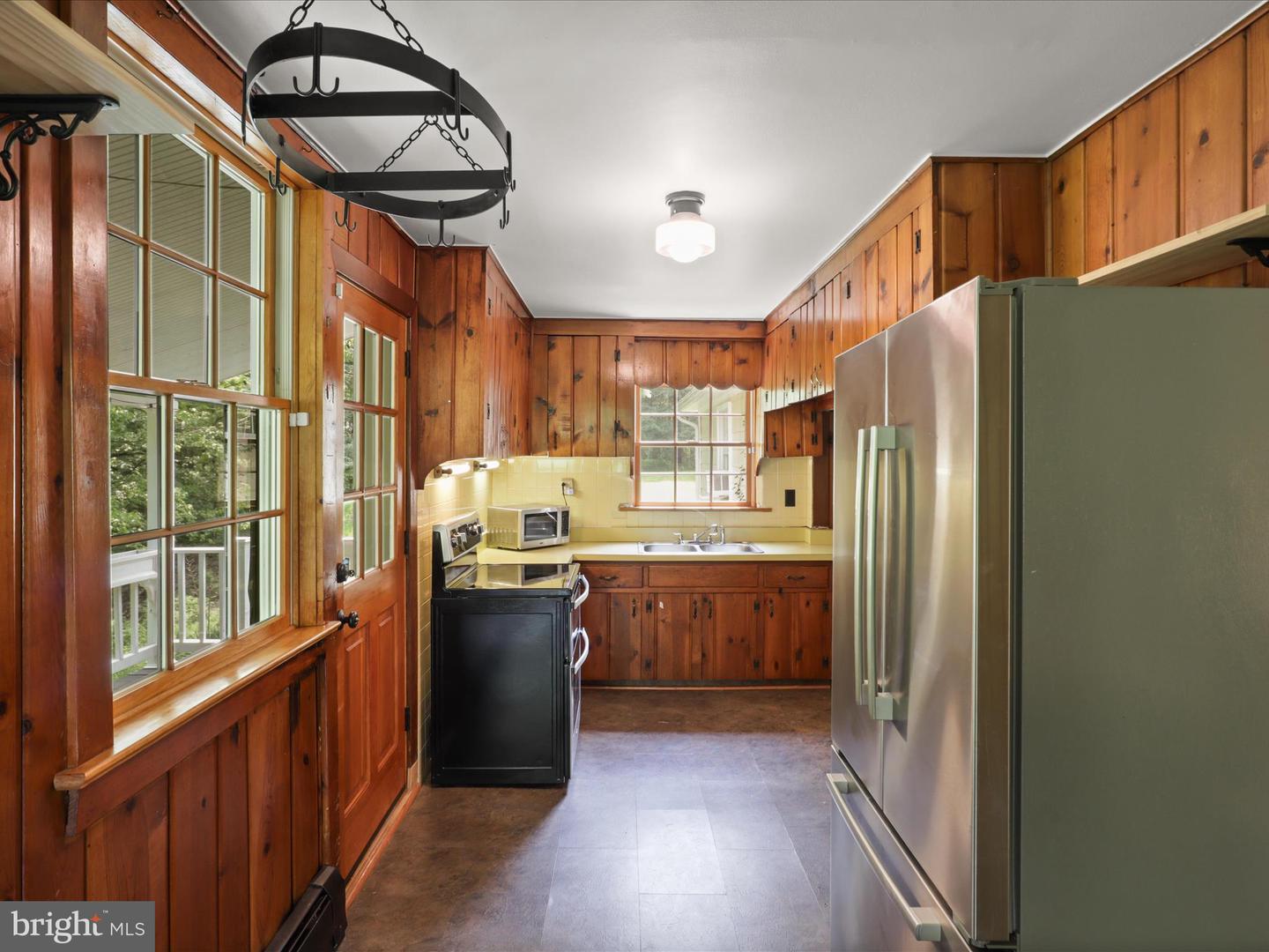 8301 CRESTRIDGE RD, FAIRFAX STATION, Virginia 22039, 4 Bedrooms Bedrooms, ,2 BathroomsBathrooms,Residential,For sale,8301 CRESTRIDGE RD,VAFX2242660 MLS # VAFX2242660