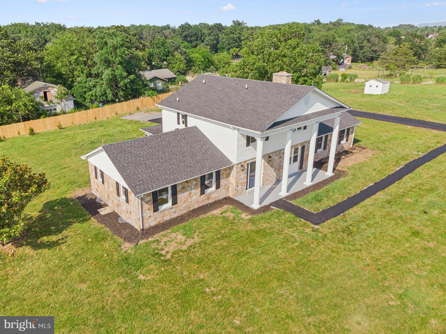 977 W PARKINS MILL RD, WINCHESTER, Virginia 22602, 5 Bedrooms Bedrooms, ,3 BathroomsBathrooms,Residential,For sale,977 W PARKINS MILL RD,VAFV2034612 MLS # VAFV2034612