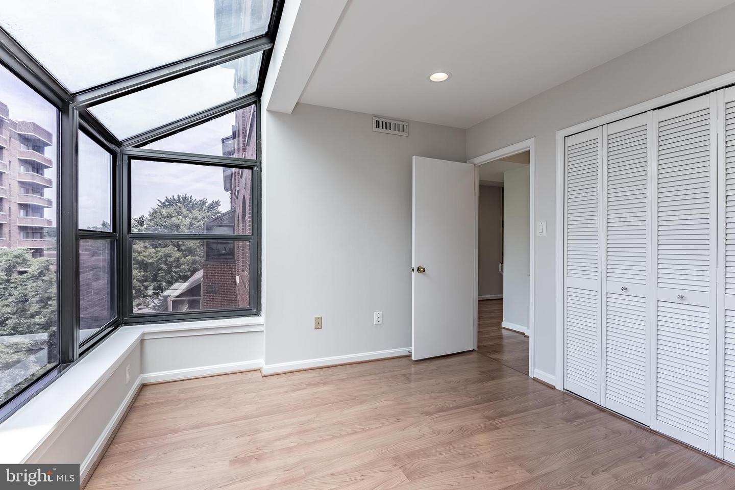1029 N STUART ST #526, ARLINGTON, Virginia 22201, 2 Bedrooms Bedrooms, ,2 BathroomsBathrooms,Residential,For sale,1029 N STUART ST #526,VAAR2058656 MLS # VAAR2058656