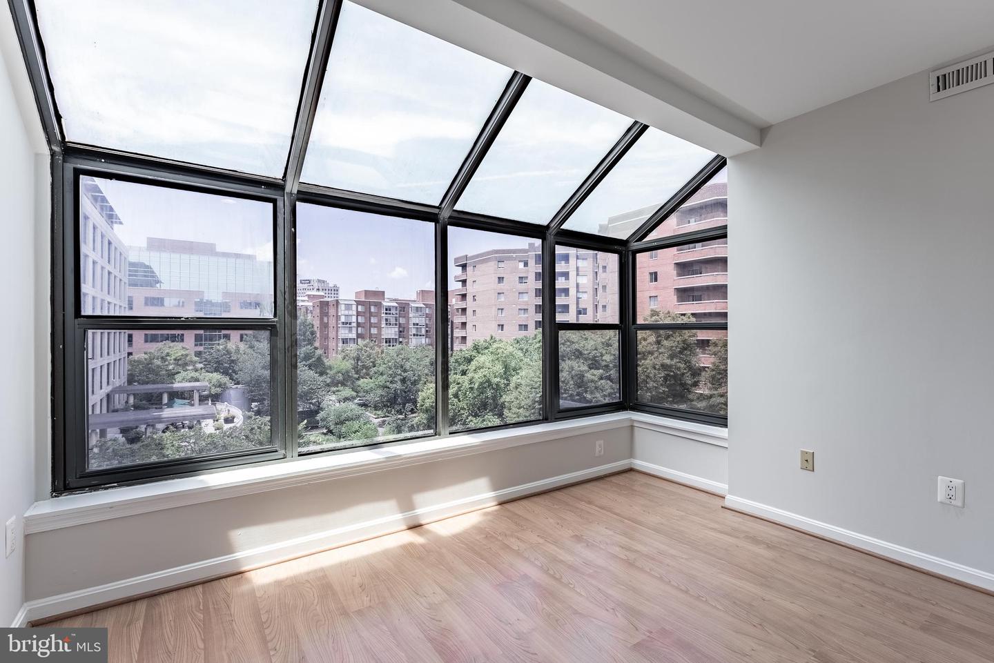 1029 N STUART ST #526, ARLINGTON, Virginia 22201, 2 Bedrooms Bedrooms, ,2 BathroomsBathrooms,Residential,For sale,1029 N STUART ST #526,VAAR2058656 MLS # VAAR2058656