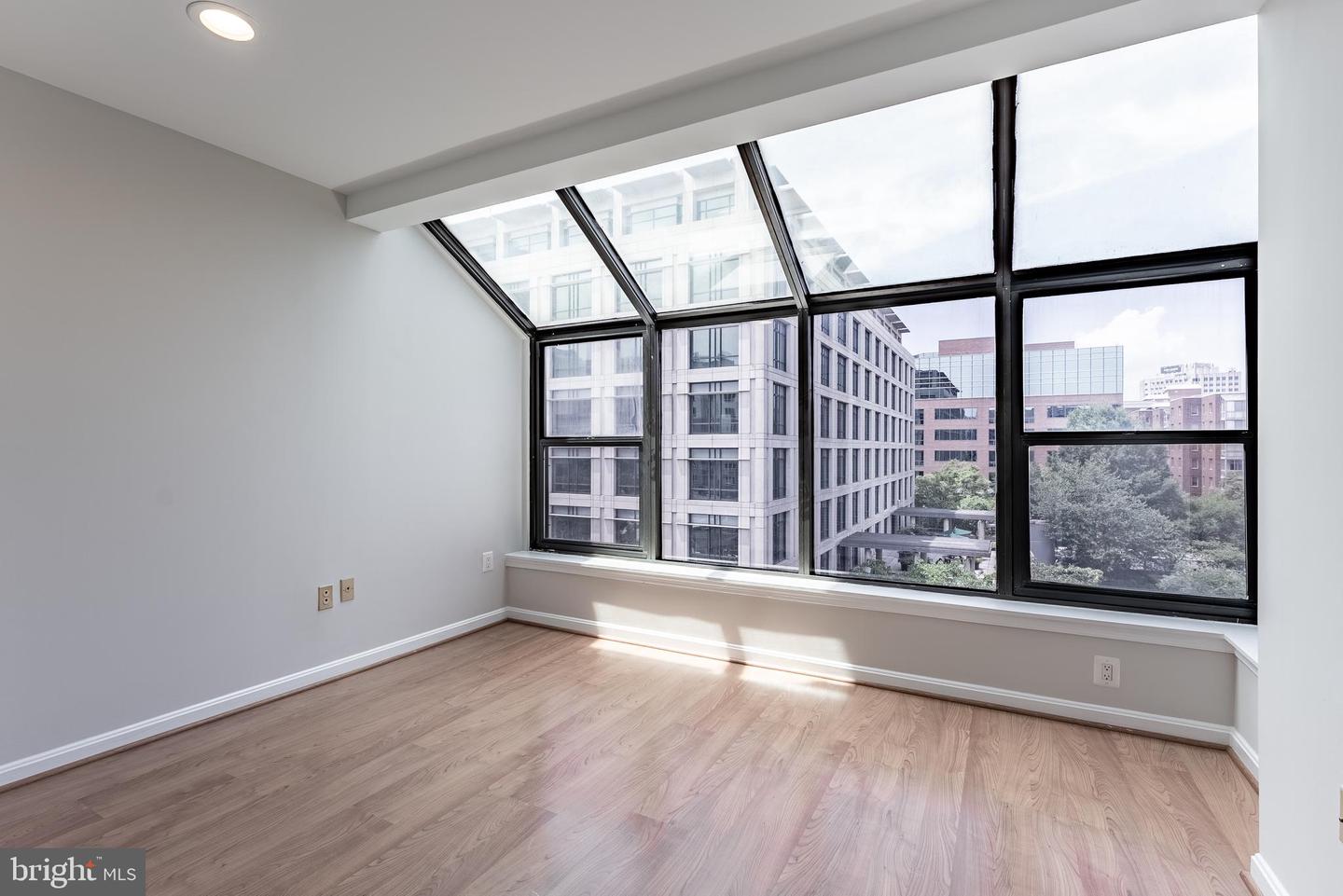 1029 N STUART ST #526, ARLINGTON, Virginia 22201, 2 Bedrooms Bedrooms, ,2 BathroomsBathrooms,Residential,For sale,1029 N STUART ST #526,VAAR2058656 MLS # VAAR2058656