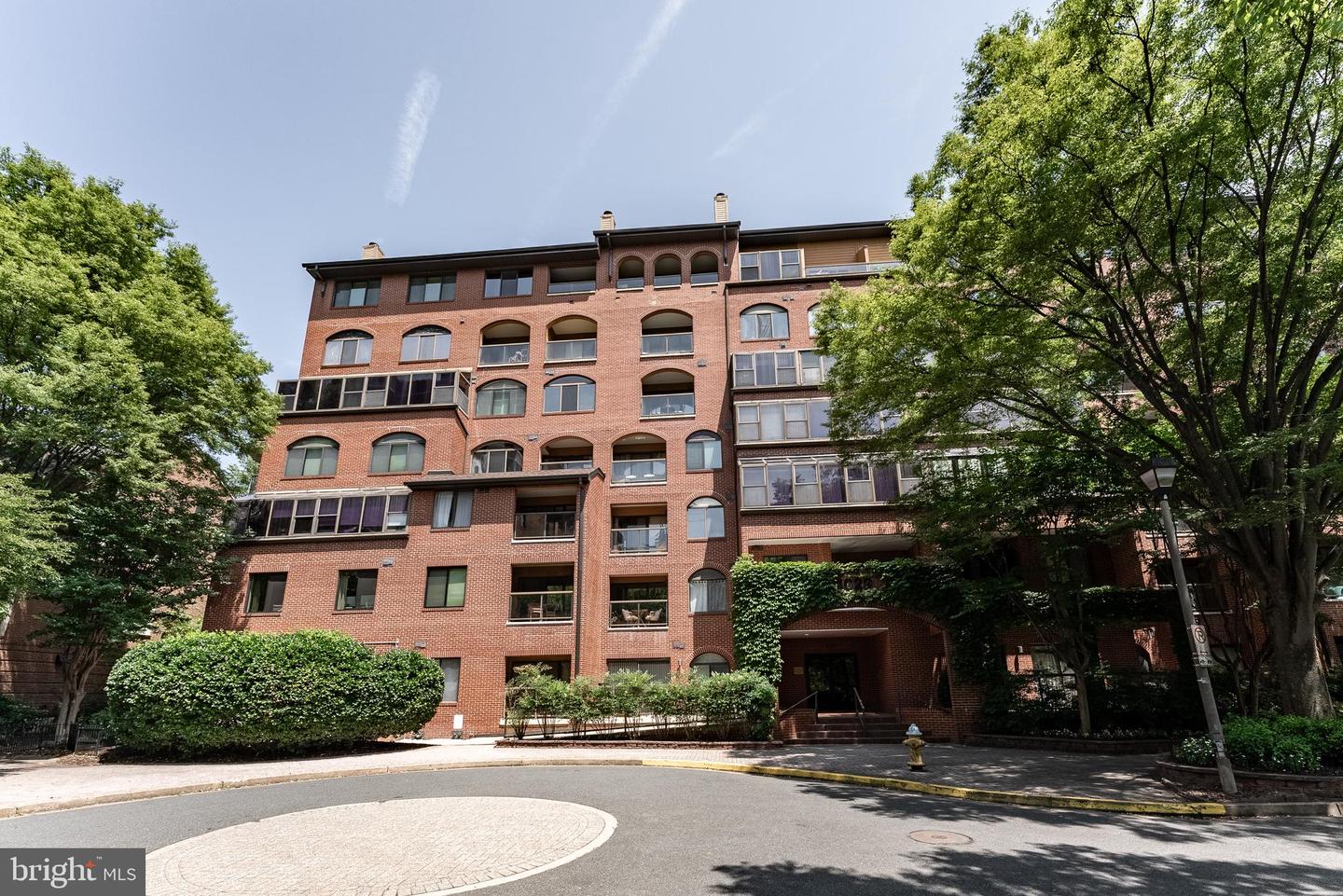 1029 N STUART ST #526, ARLINGTON, Virginia 22201, 2 Bedrooms Bedrooms, ,2 BathroomsBathrooms,Residential,For sale,1029 N STUART ST #526,VAAR2058656 MLS # VAAR2058656