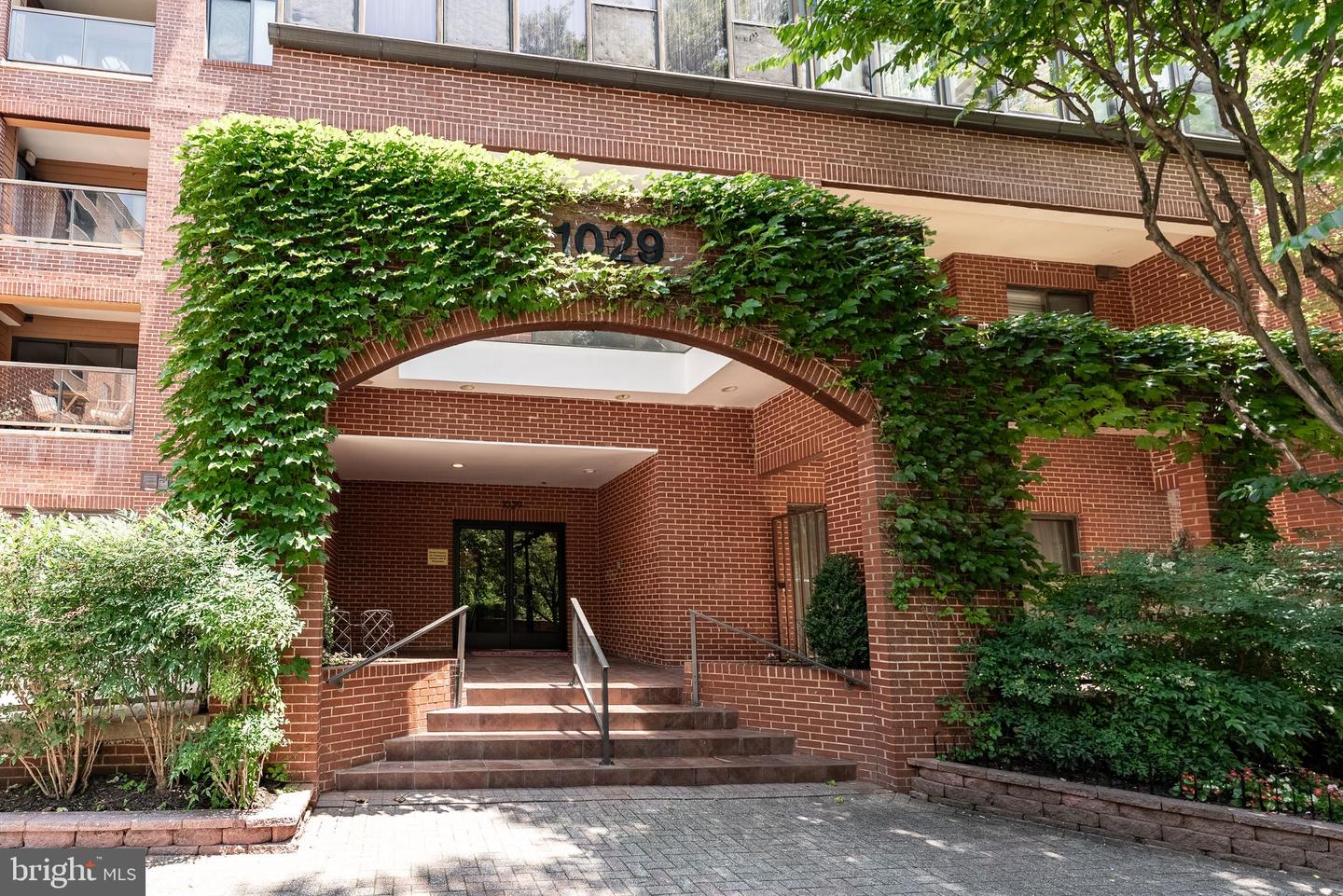 1029 N STUART ST #526, ARLINGTON, Virginia 22201, 2 Bedrooms Bedrooms, ,2 BathroomsBathrooms,Residential,For sale,1029 N STUART ST #526,VAAR2058656 MLS # VAAR2058656