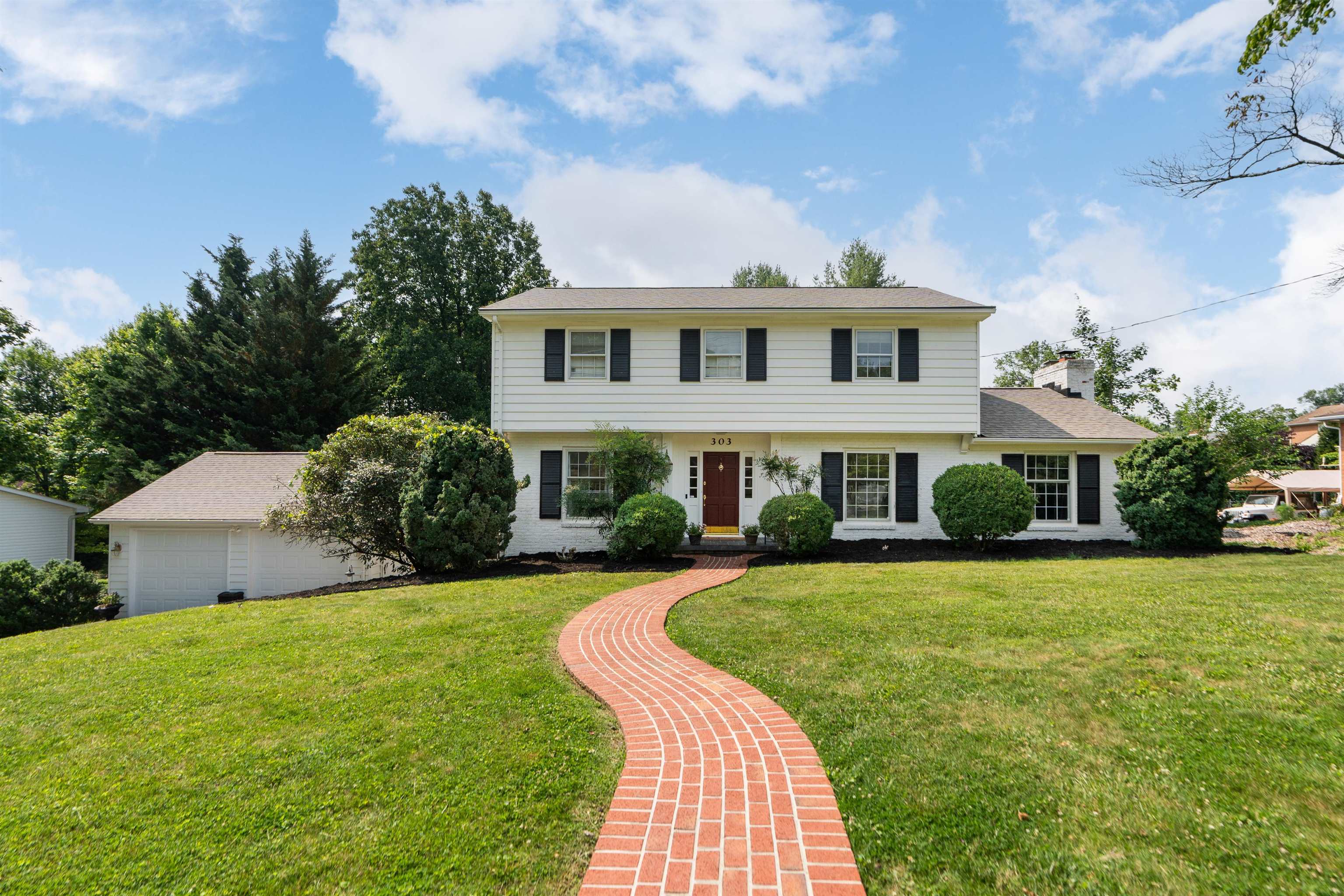 303 COPELAND DR, STAUNTON, Virginia 24401, 3 Bedrooms Bedrooms, ,2 BathroomsBathrooms,Residential,303 COPELAND DR,665753 MLS # 665753