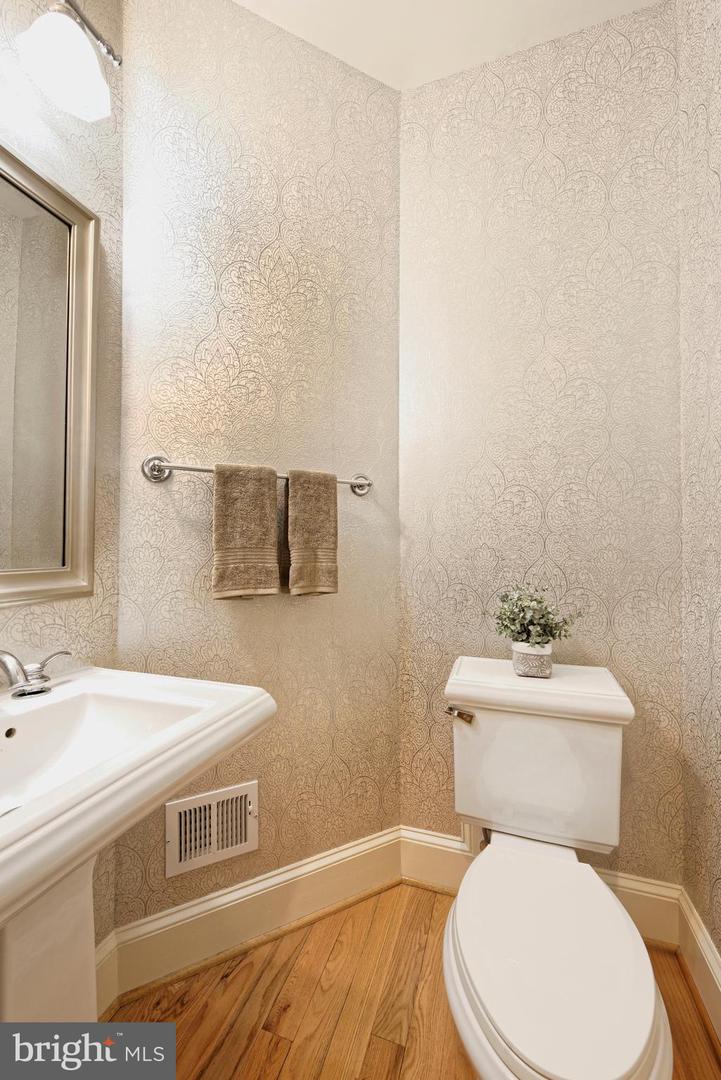 404 ORONOCO ST, ALEXANDRIA, Virginia 22314, 3 Bedrooms Bedrooms, ,3 BathroomsBathrooms,Residential,For sale,404 ORONOCO ST,VAAX2046156 MLS # VAAX2046156
