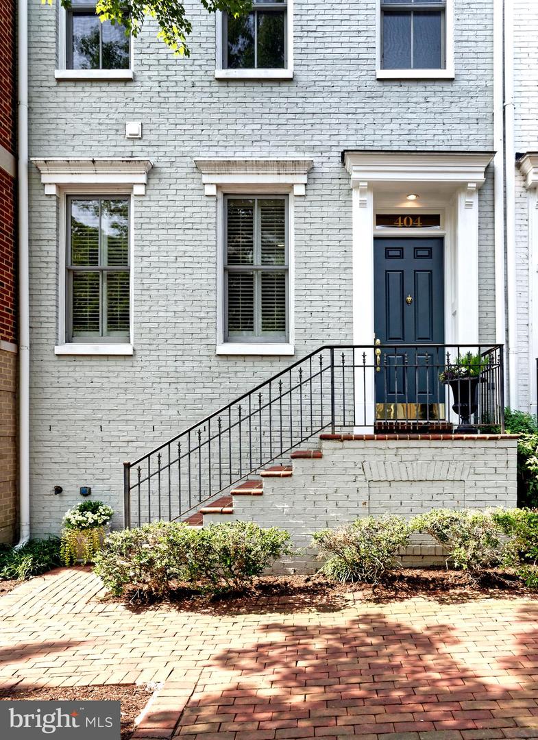 404 ORONOCO ST, ALEXANDRIA, Virginia 22314, 3 Bedrooms Bedrooms, ,3 BathroomsBathrooms,Residential,For sale,404 ORONOCO ST,VAAX2046156 MLS # VAAX2046156
