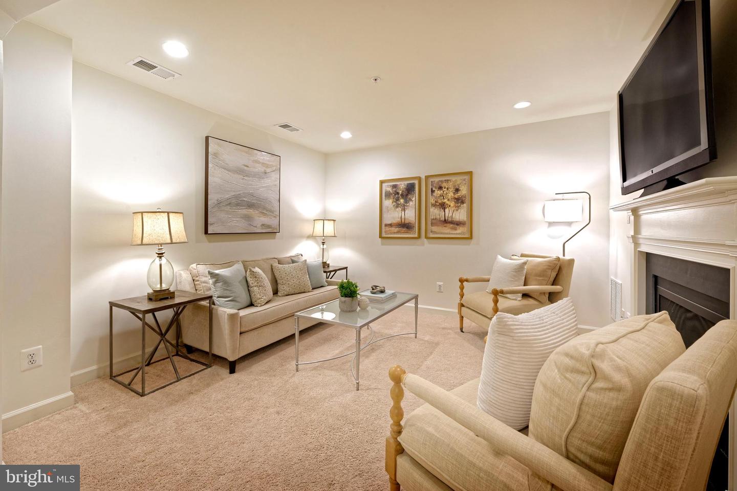 404 ORONOCO ST, ALEXANDRIA, Virginia 22314, 3 Bedrooms Bedrooms, ,3 BathroomsBathrooms,Residential,For sale,404 ORONOCO ST,VAAX2046156 MLS # VAAX2046156