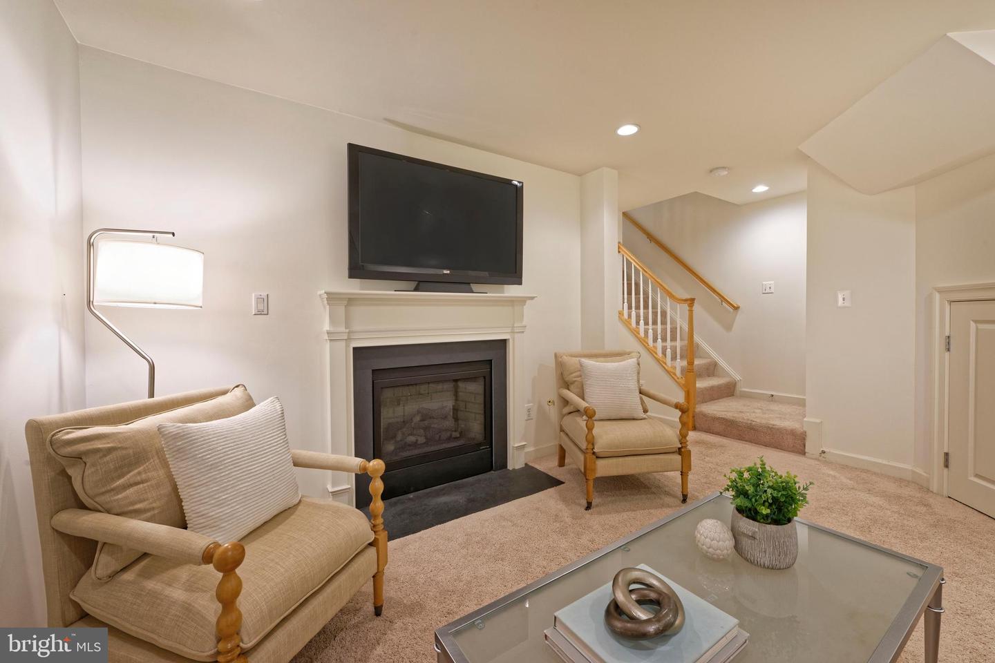 404 ORONOCO ST, ALEXANDRIA, Virginia 22314, 3 Bedrooms Bedrooms, ,3 BathroomsBathrooms,Residential,For sale,404 ORONOCO ST,VAAX2046156 MLS # VAAX2046156