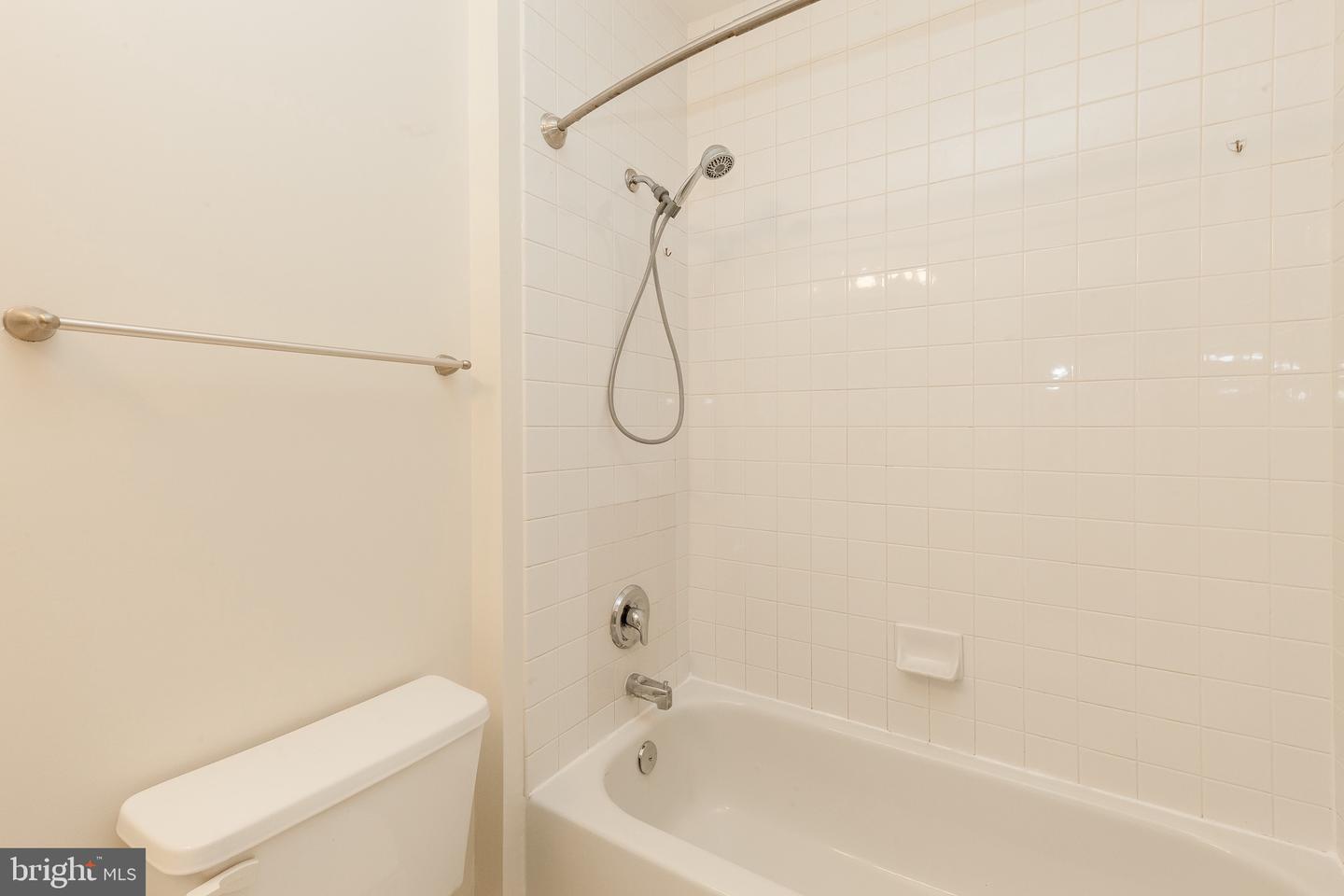 2204 WESTCOURT LN #201, HERNDON, Virginia 20170, 1 Bedroom Bedrooms, ,1 BathroomBathrooms,Residential,For sale,2204 WESTCOURT LN #201,VAFX2245930 MLS # VAFX2245930
