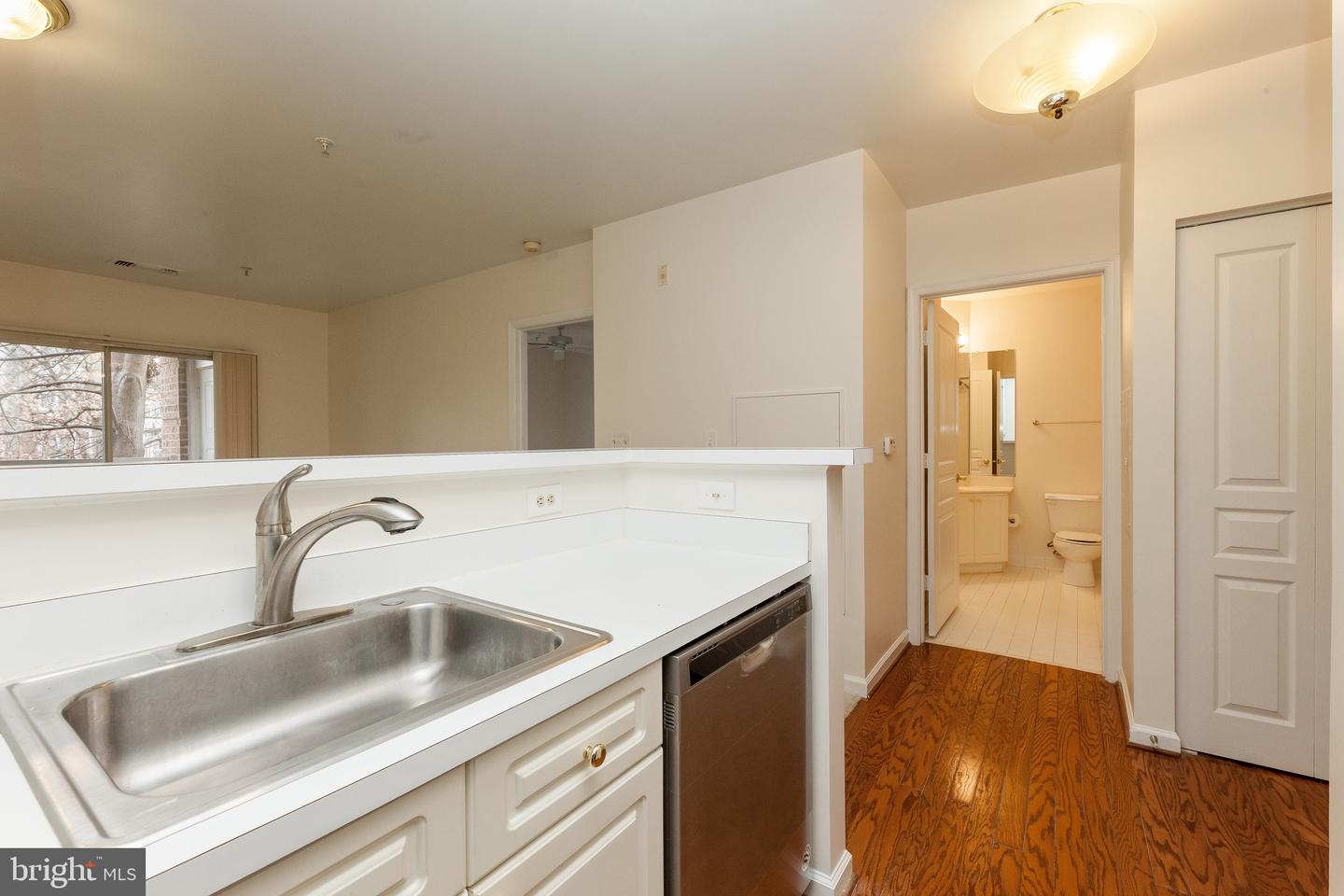 2204 WESTCOURT LN #201, HERNDON, Virginia 20170, 1 Bedroom Bedrooms, ,1 BathroomBathrooms,Residential,For sale,2204 WESTCOURT LN #201,VAFX2245930 MLS # VAFX2245930