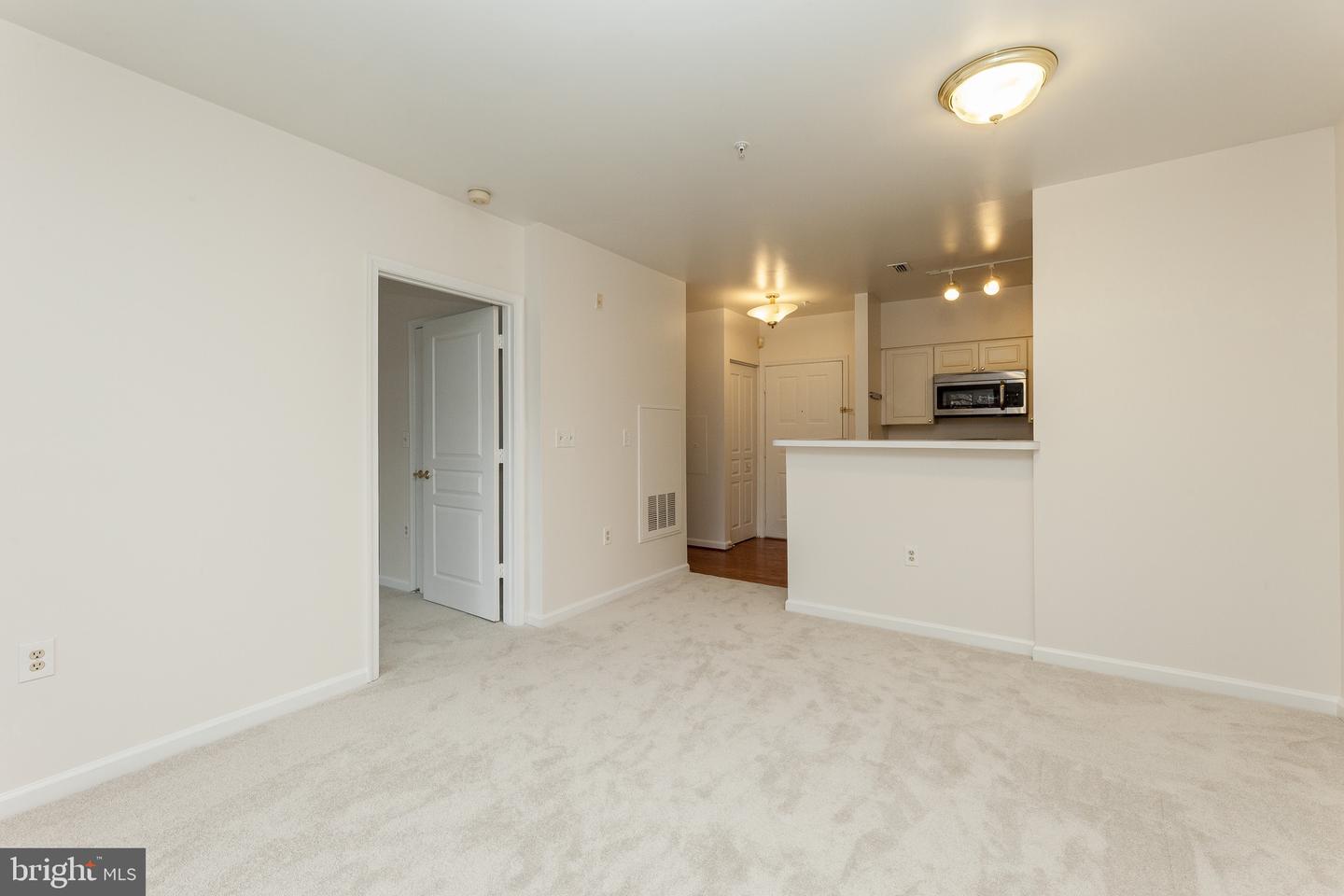 2204 WESTCOURT LN #201, HERNDON, Virginia 20170, 1 Bedroom Bedrooms, ,1 BathroomBathrooms,Residential,For sale,2204 WESTCOURT LN #201,VAFX2245930 MLS # VAFX2245930
