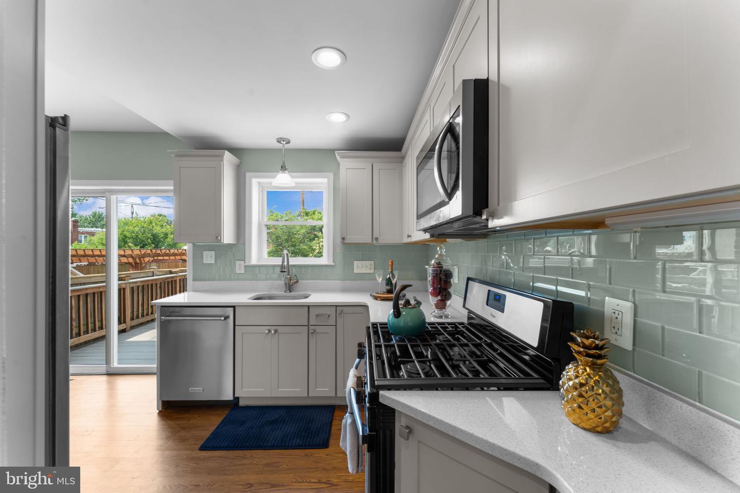 412 E DUNCAN AVE, ALEXANDRIA, Virginia 22301, 2 Bedrooms Bedrooms, ,2 BathroomsBathrooms,Residential,For sale,412 E DUNCAN AVE,VAAX2046220 MLS # VAAX2046220