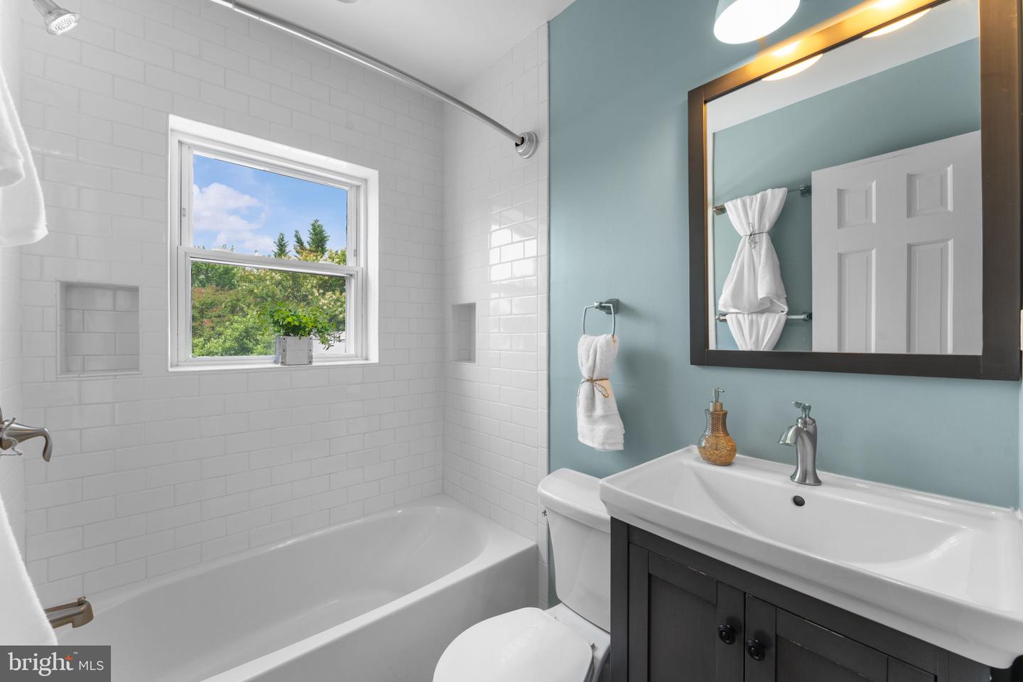 412 E DUNCAN AVE, ALEXANDRIA, Virginia 22301, 2 Bedrooms Bedrooms, ,2 BathroomsBathrooms,Residential,For sale,412 E DUNCAN AVE,VAAX2046220 MLS # VAAX2046220