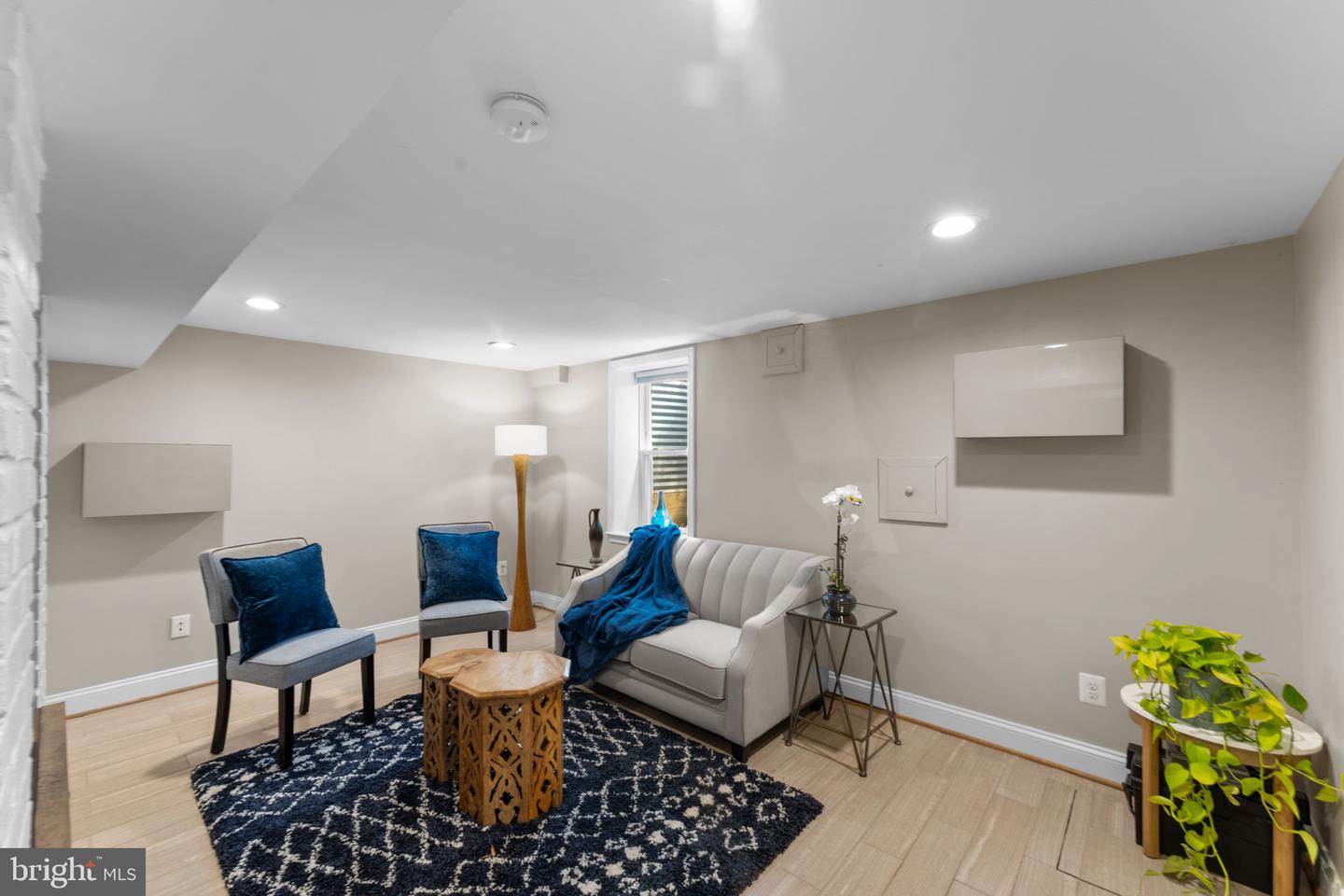 412 E DUNCAN AVE, ALEXANDRIA, Virginia 22301, 2 Bedrooms Bedrooms, ,2 BathroomsBathrooms,Residential,For sale,412 E DUNCAN AVE,VAAX2046220 MLS # VAAX2046220